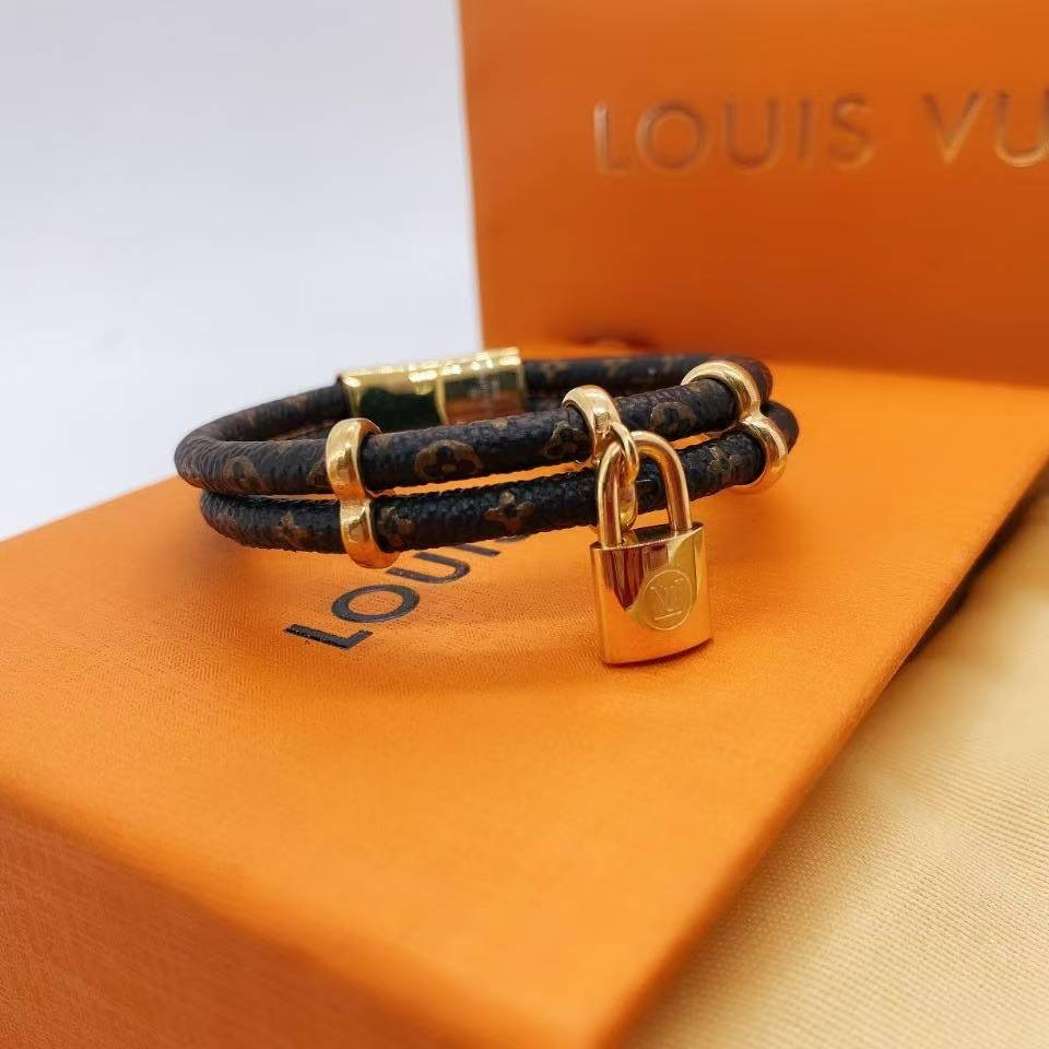 l0vis Vvtt0n keep it twice bracelet approximately 17cm