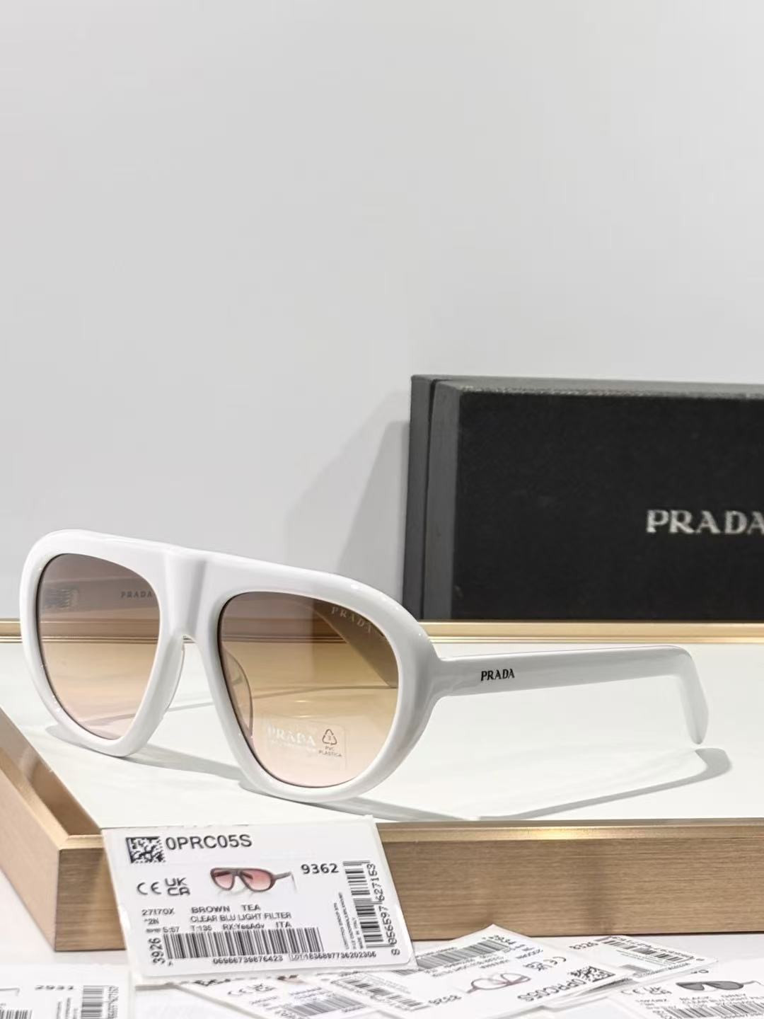 Pra*a glasses