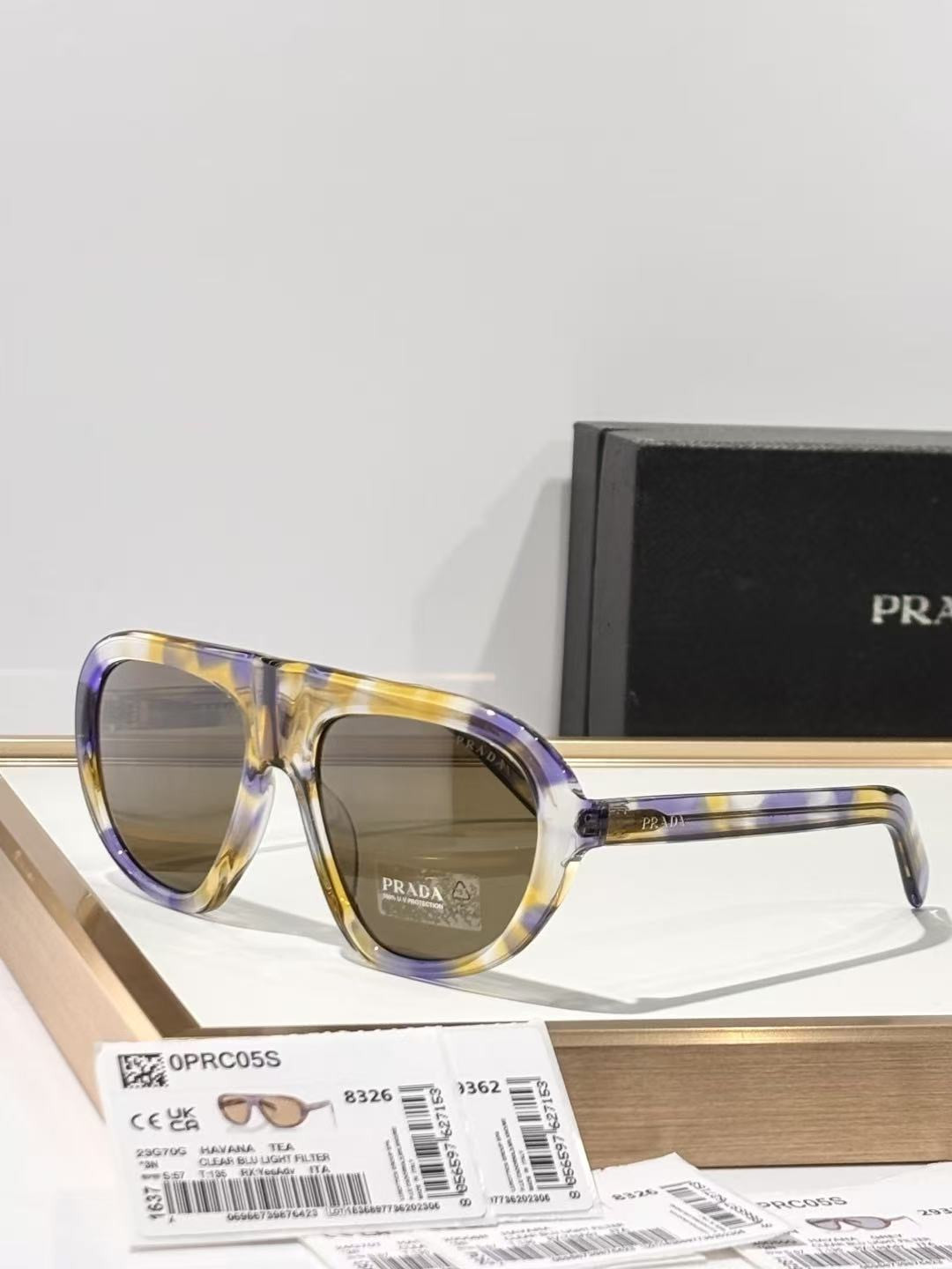 Pra*a glasses