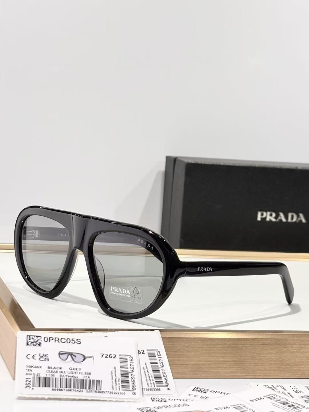 Pra*a glasses