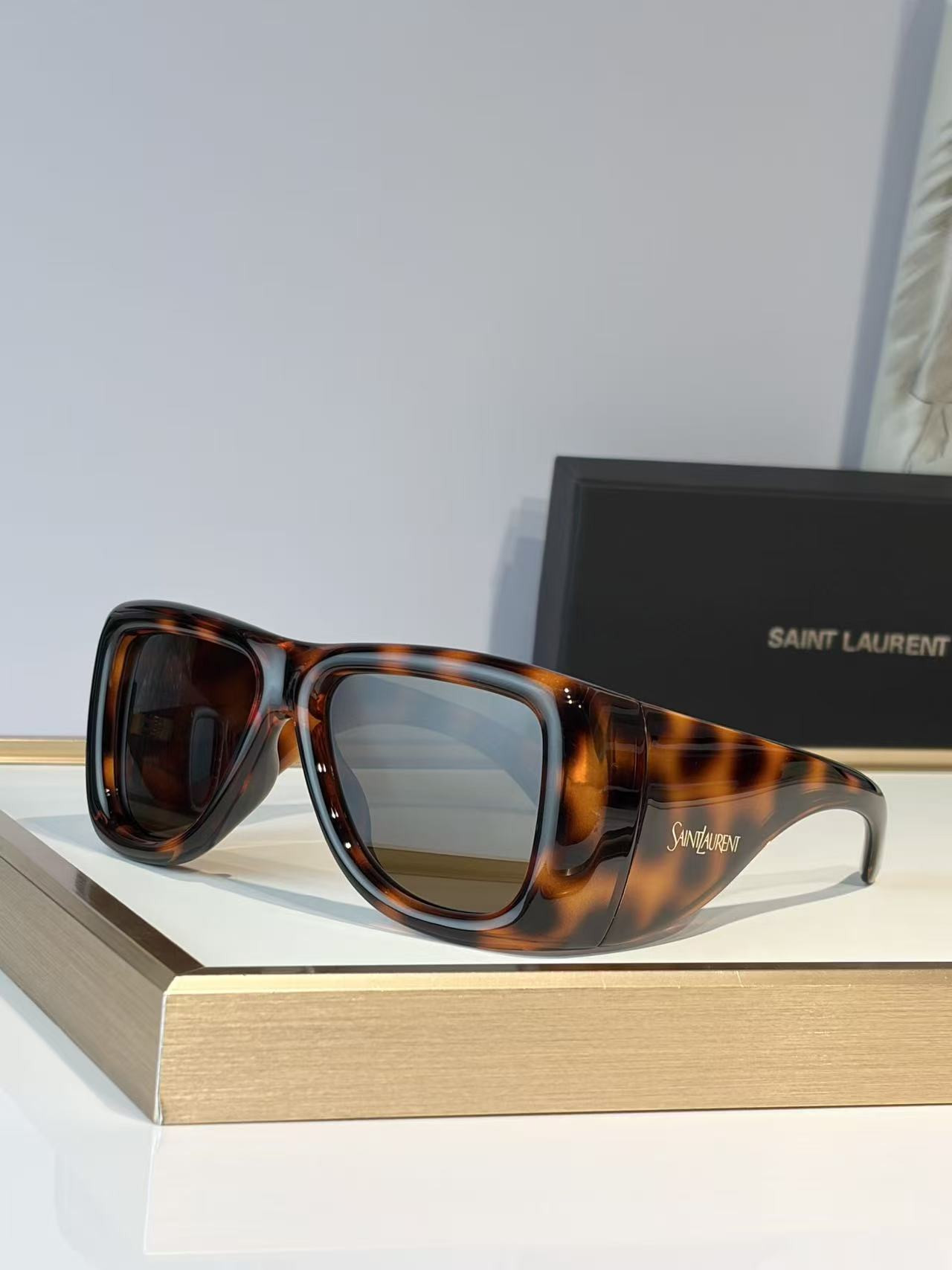 Y51 glasses