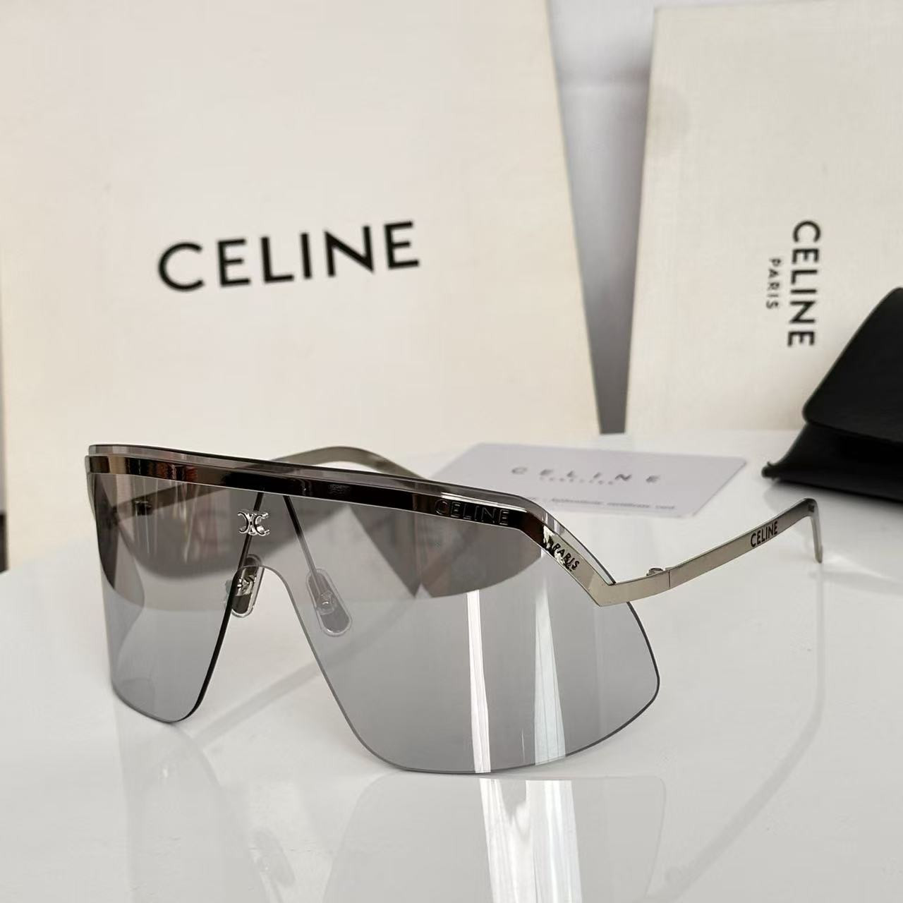 Ce1i*e glasses