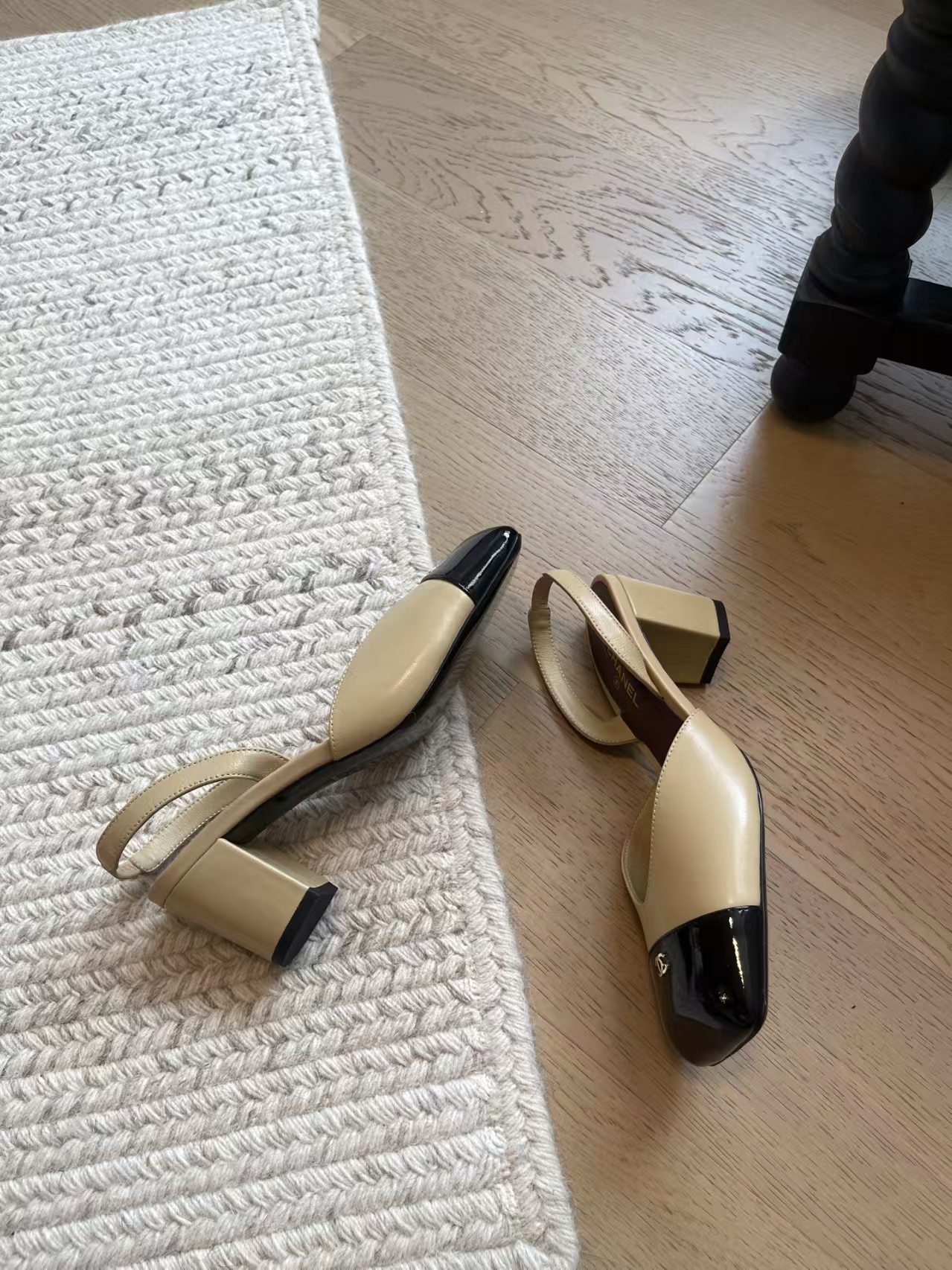 ua Ch**el slingbacks