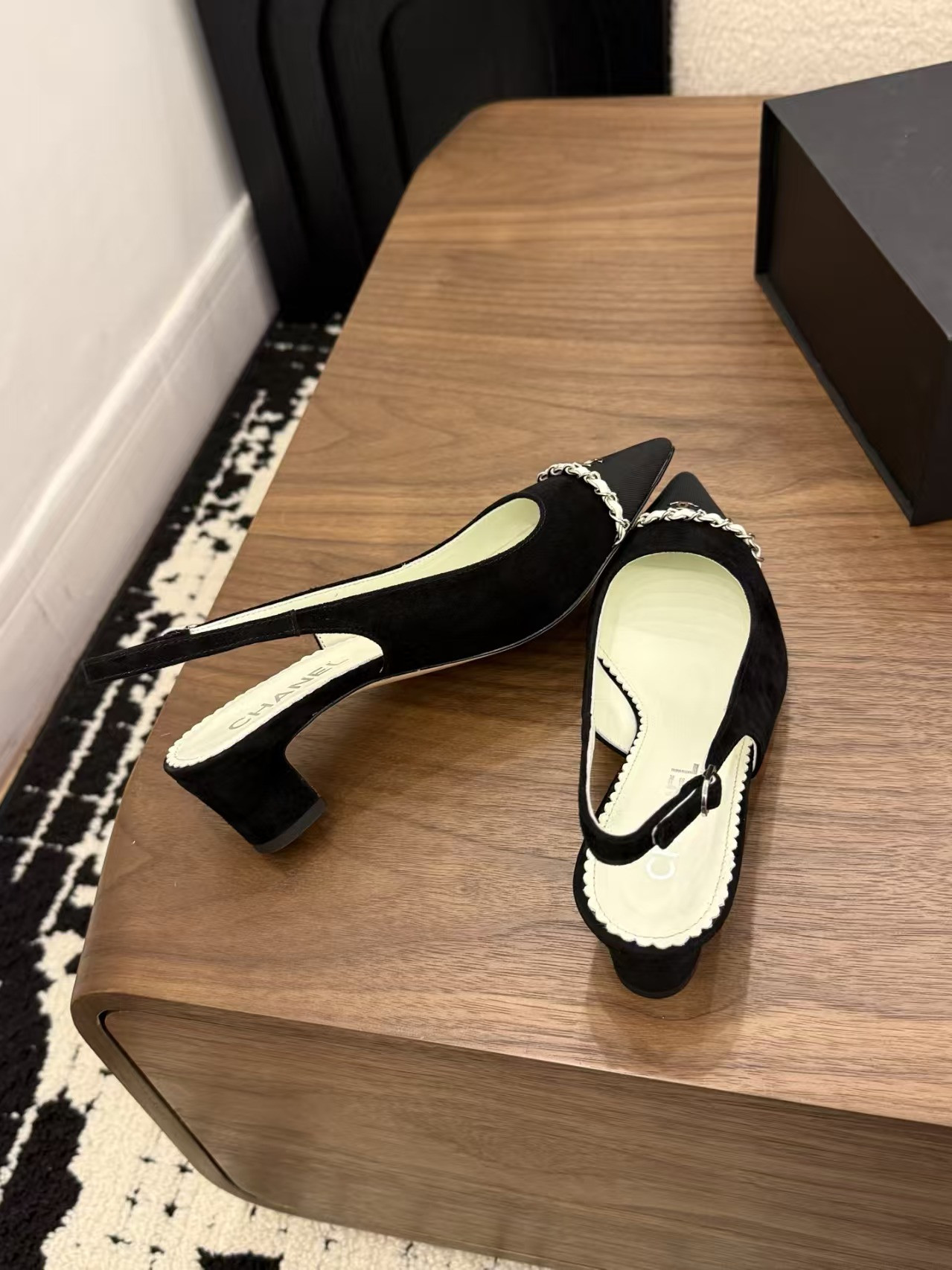 ua Ch**el slingbacks