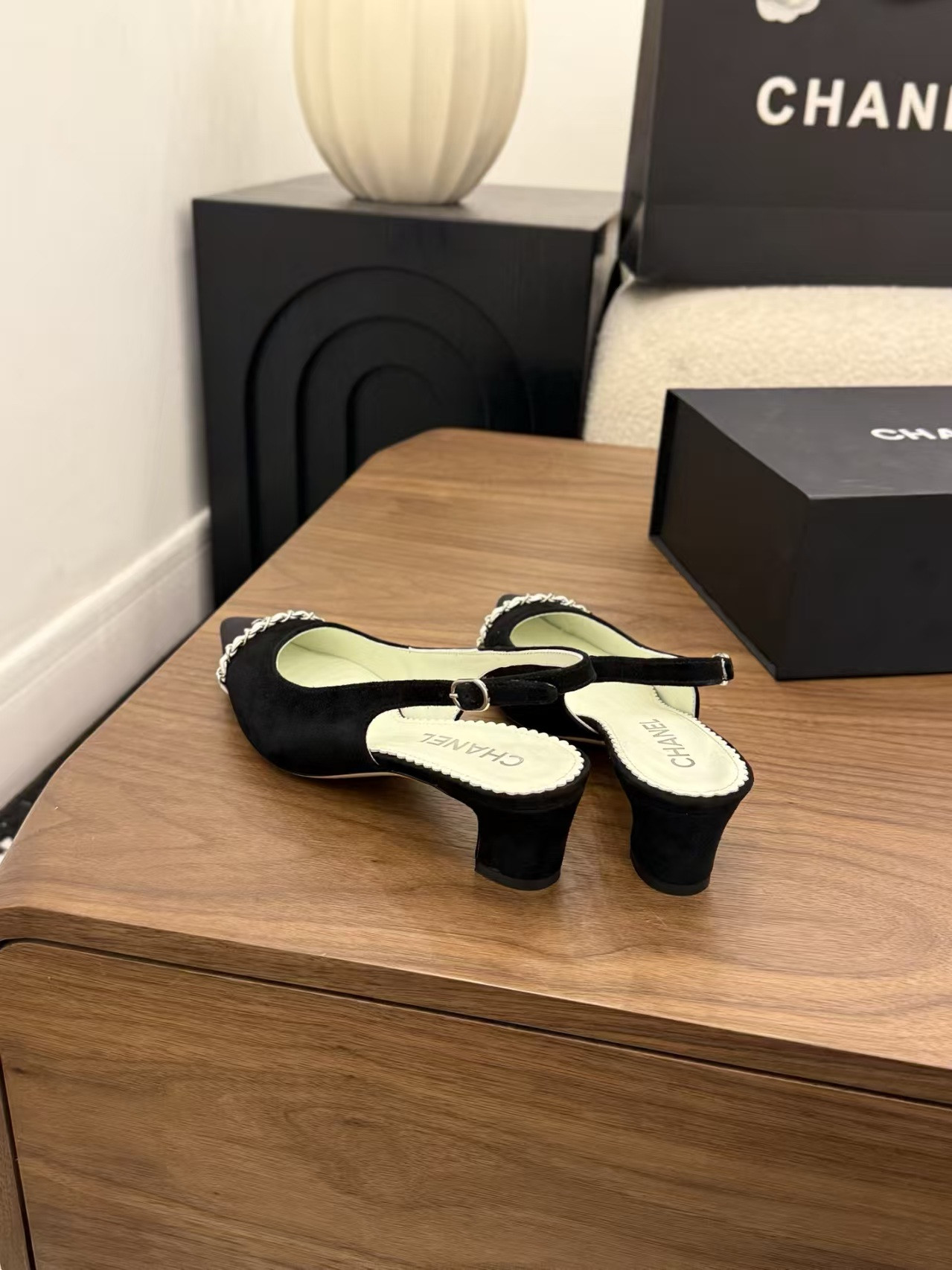 ua Ch**el slingbacks