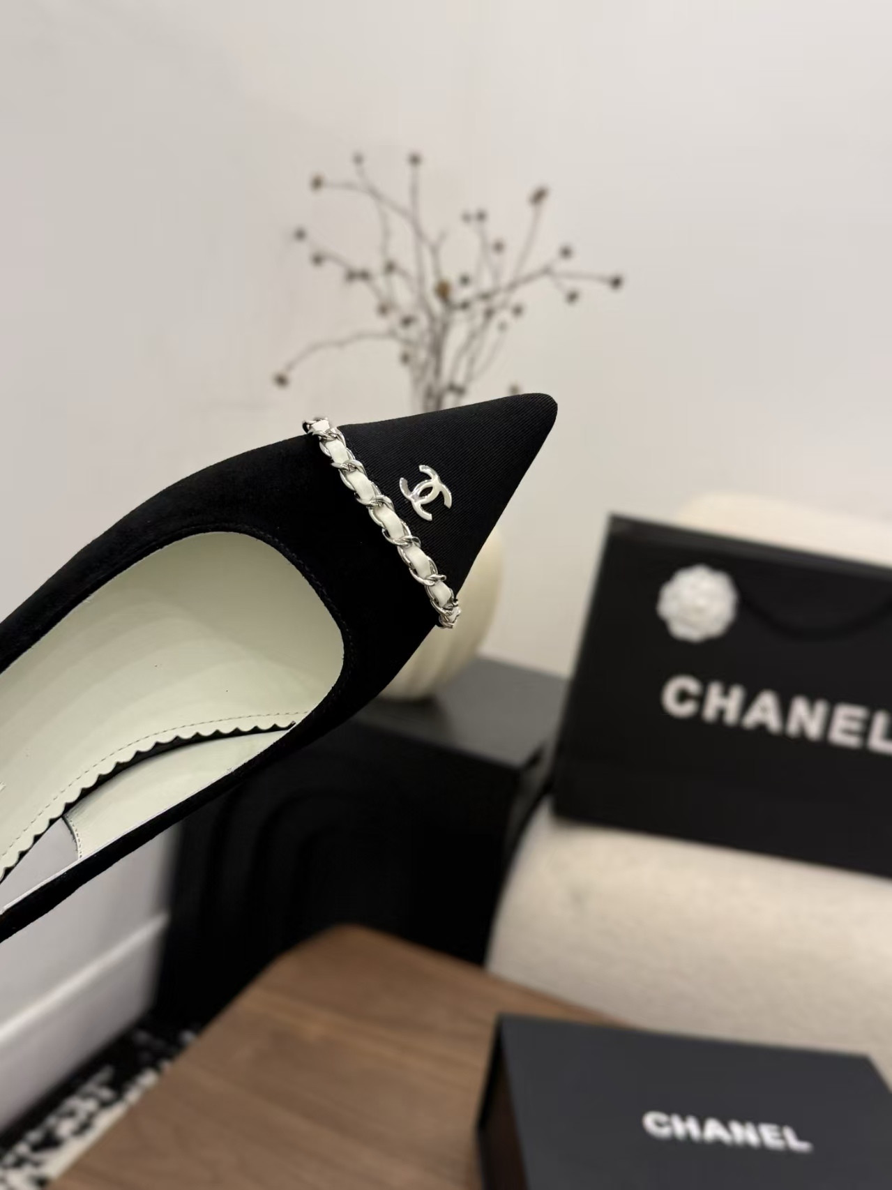 ua Ch**el slingbacks