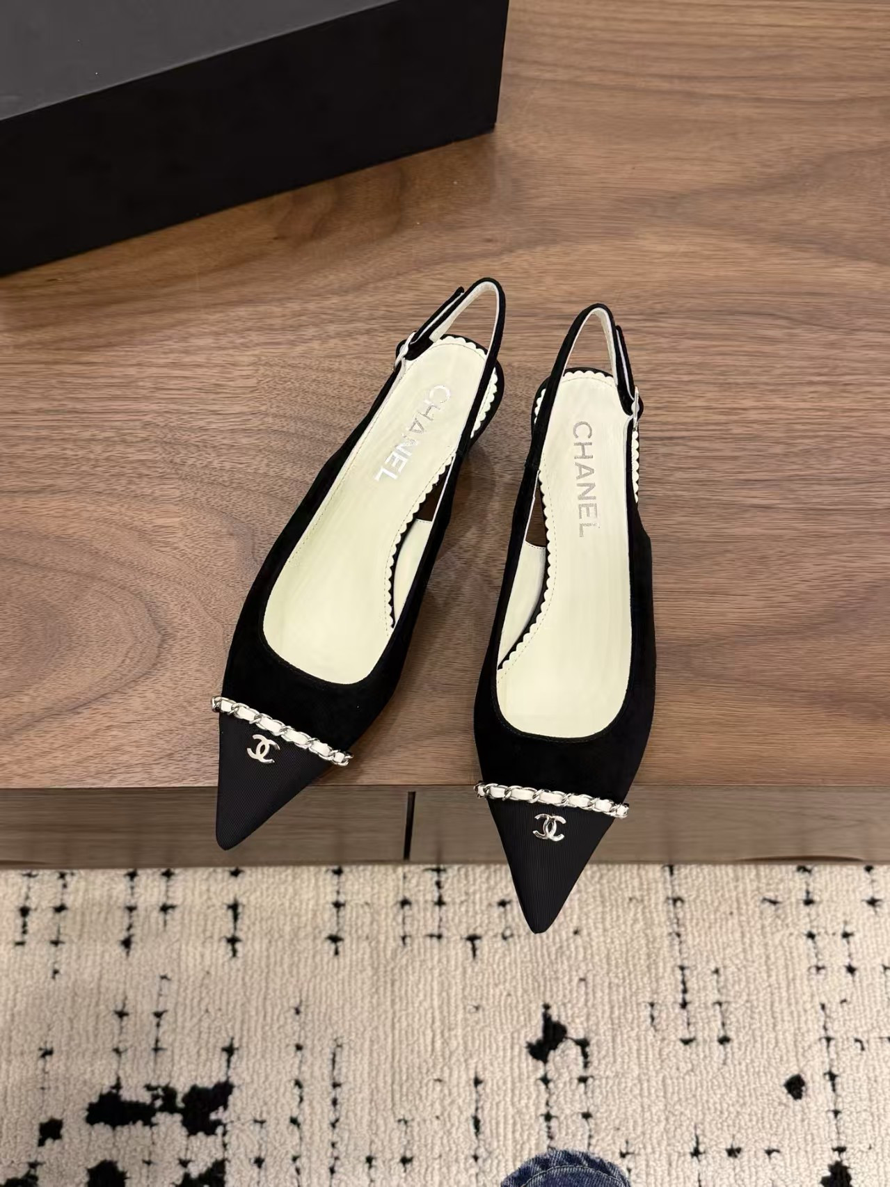 ua Ch**el slingbacks