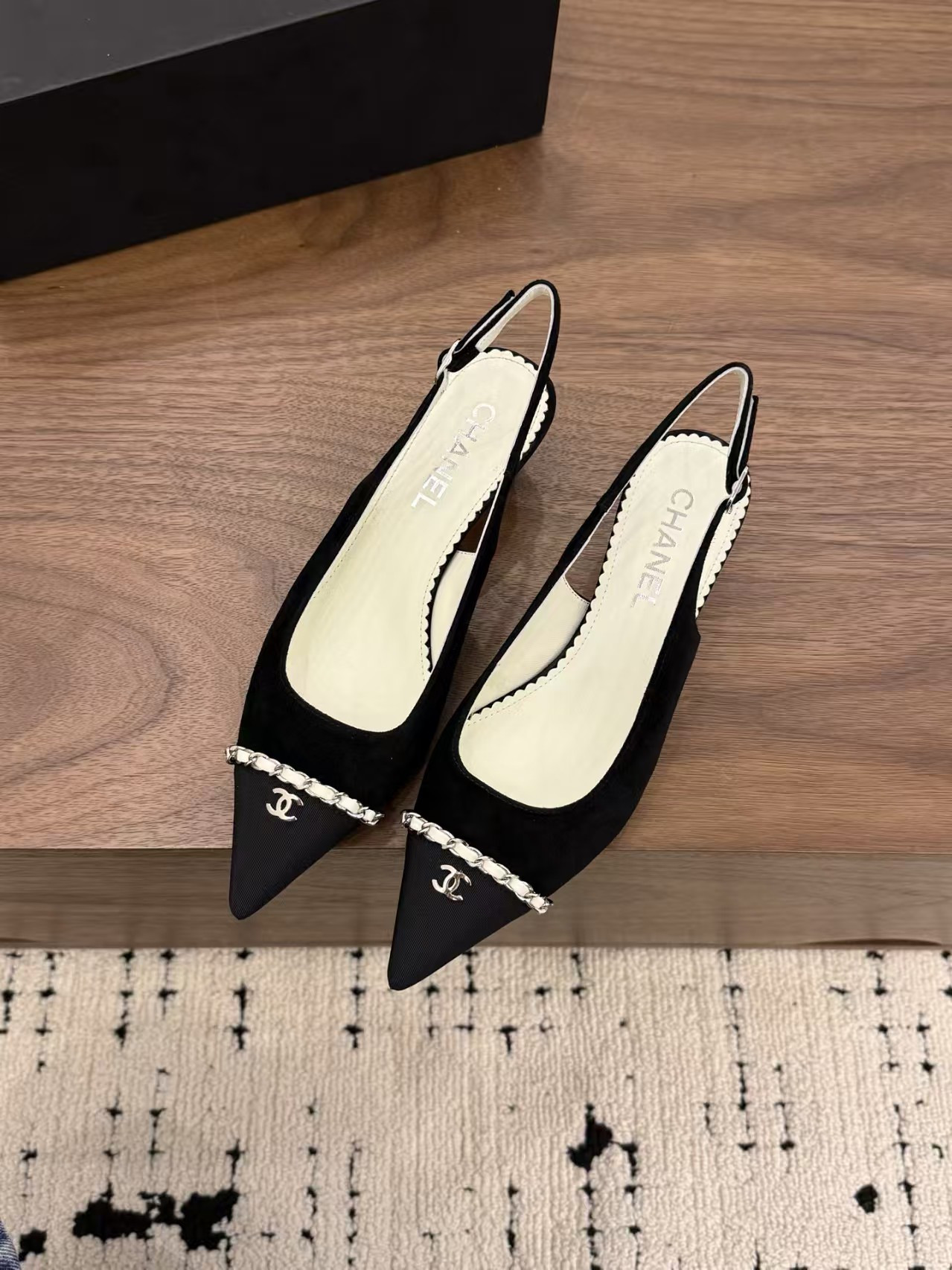ua Ch**el slingbacks