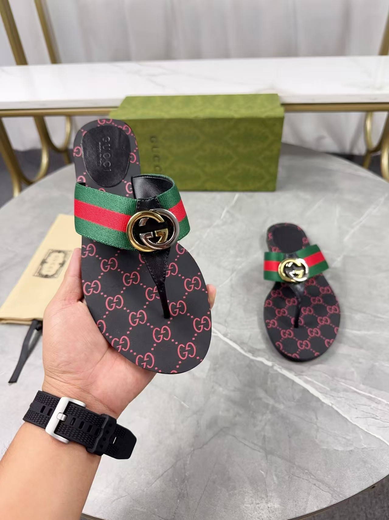 ua Gvc*1 sandal