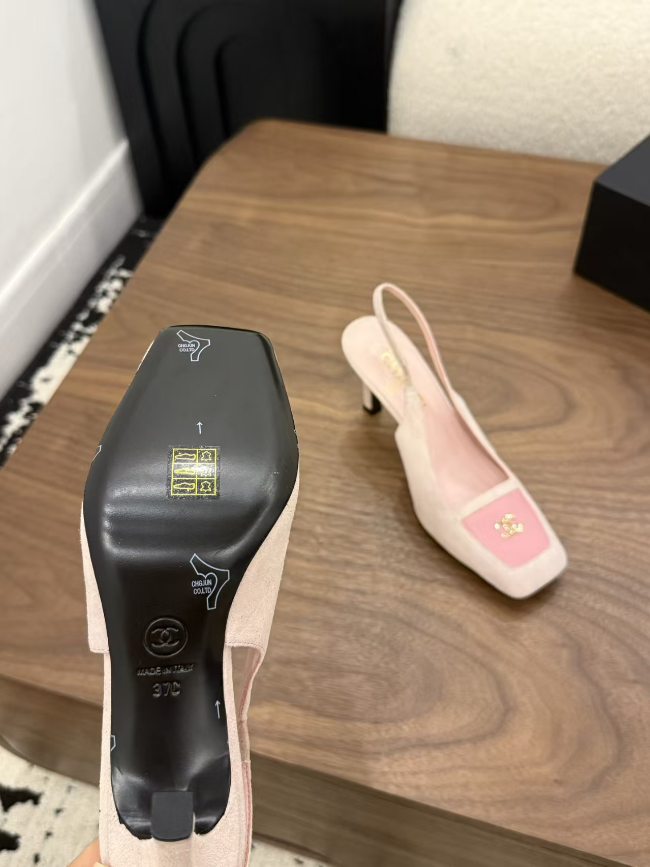 ua Ch**el slingbacks