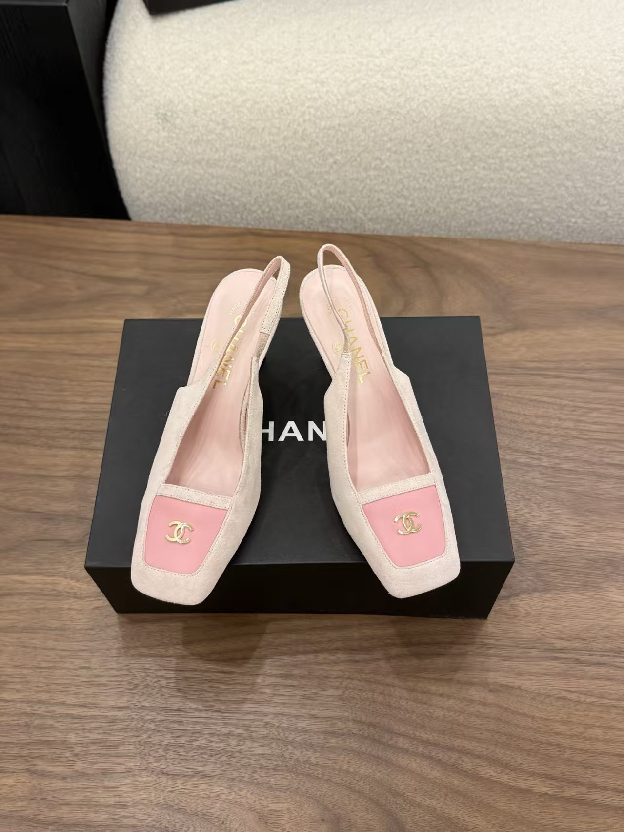 ua Ch**el slingbacks
