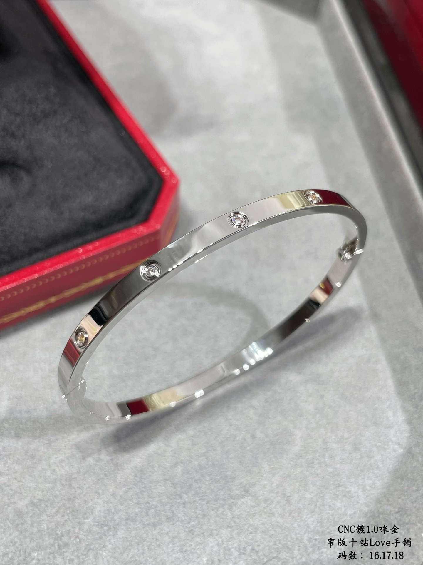 ca*t1er narrow version with D1am0nd bracelet