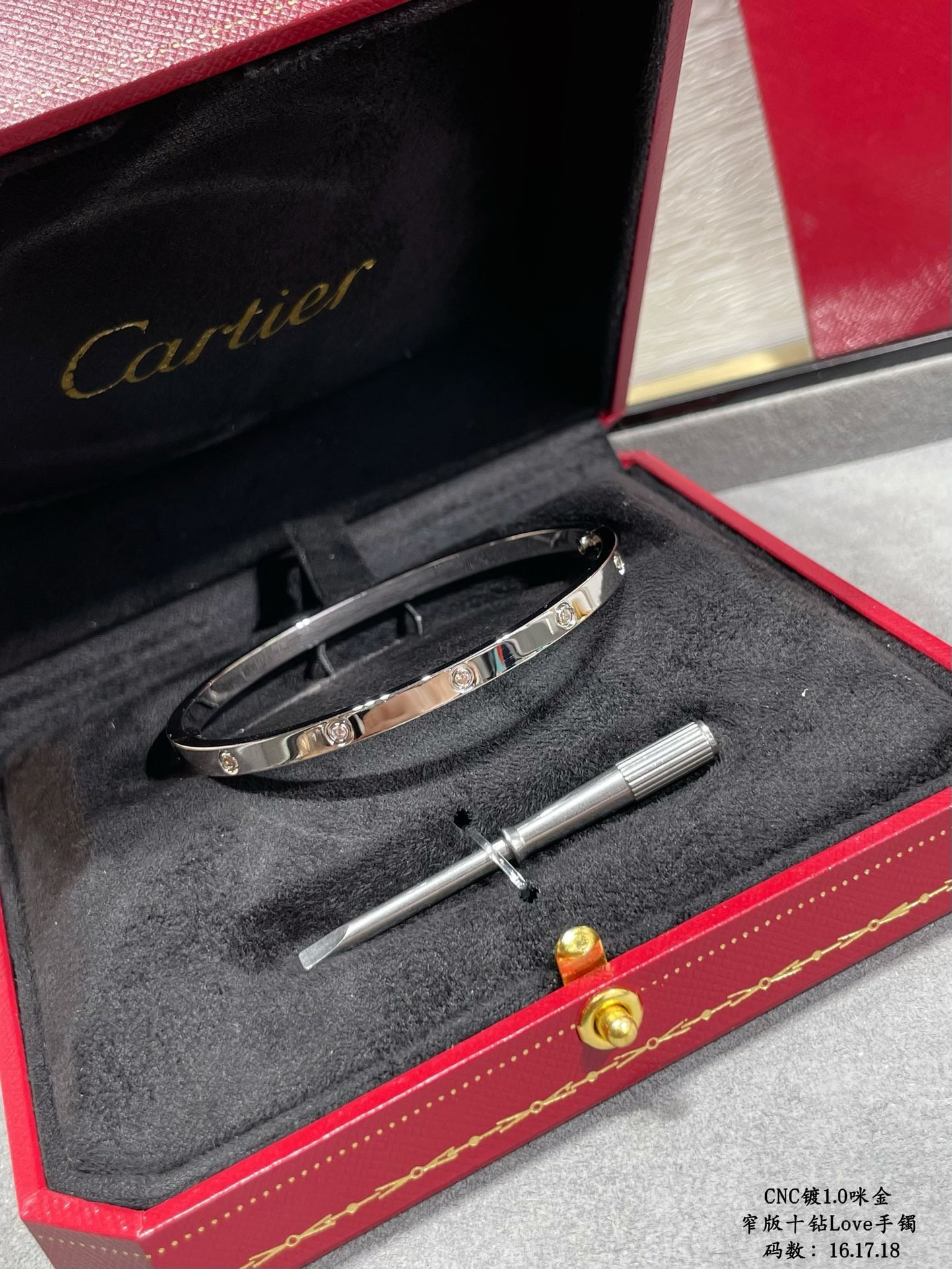 ca*t1er narrow version with D1am0nd bracelet