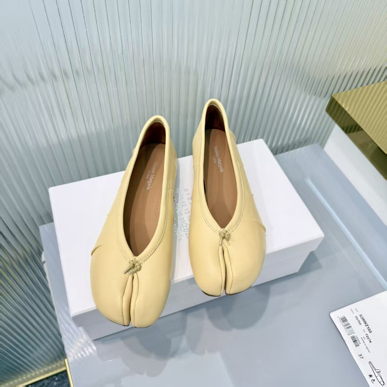 ua ma1s0n Marg*e1a tabi leather ballet flats