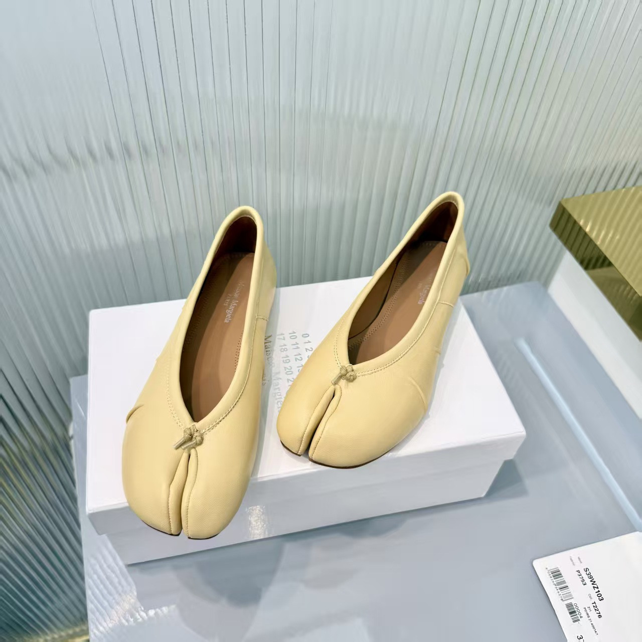 ua ma1s0n Marg*e1a tabi leather ballet flats