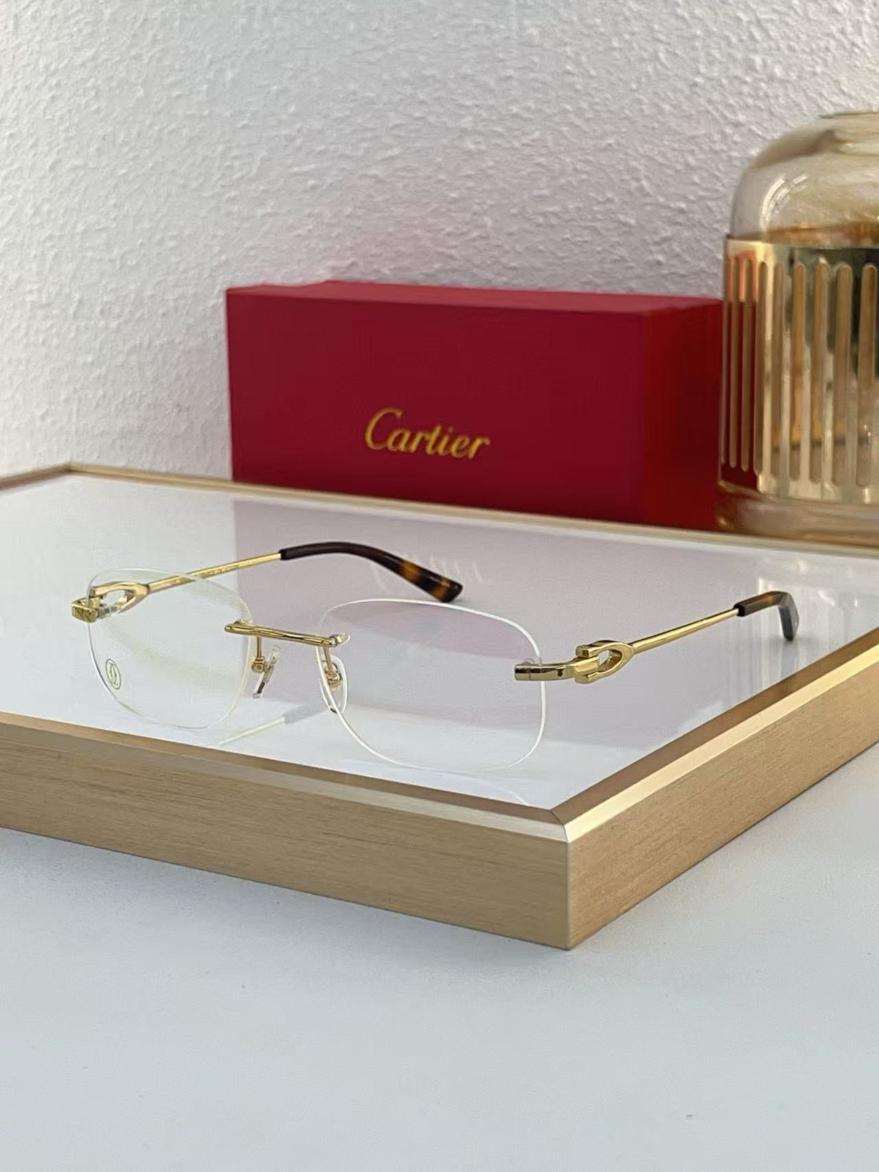 Ca*t1er glasses