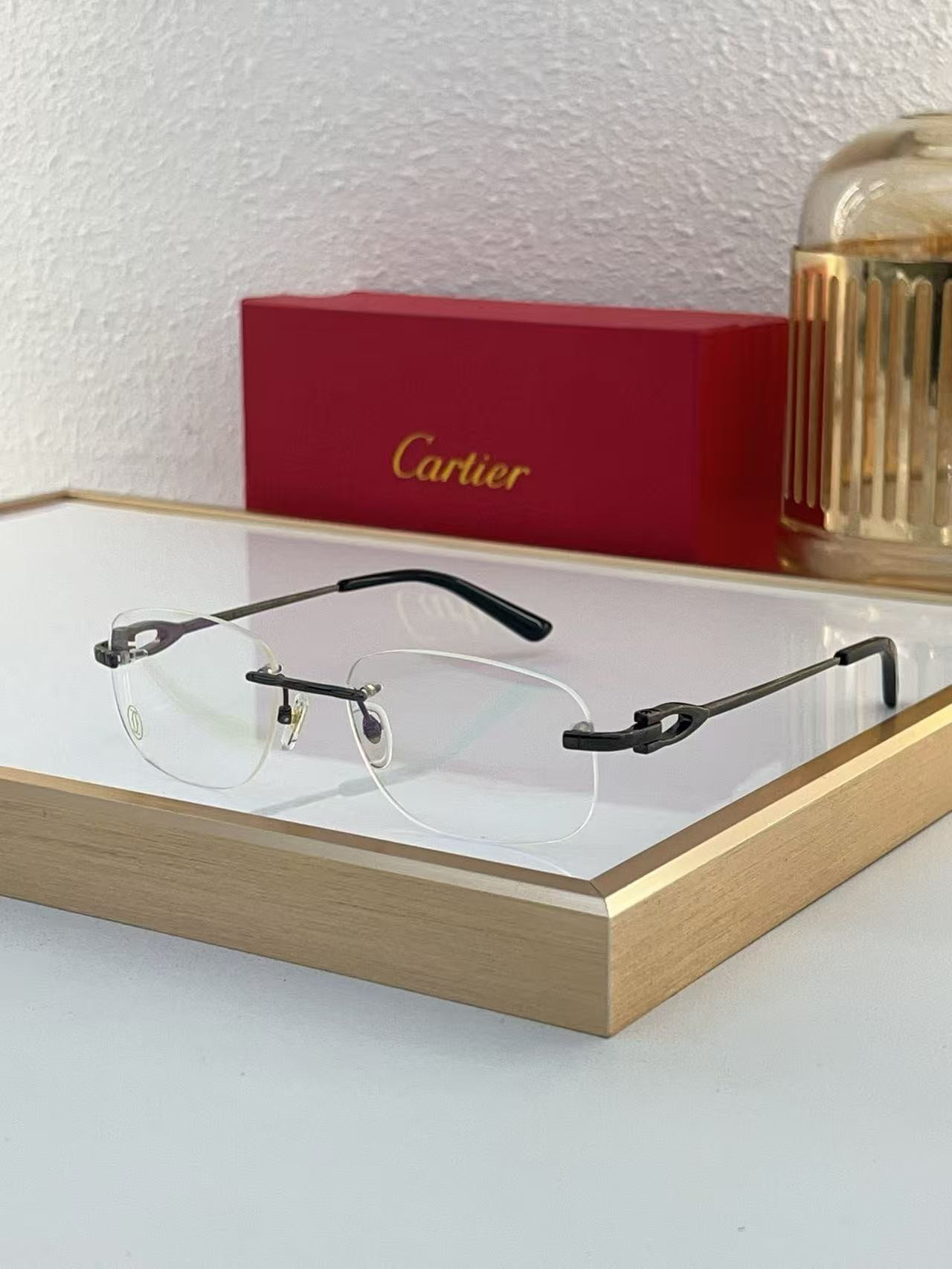 Ca*t1er glasses