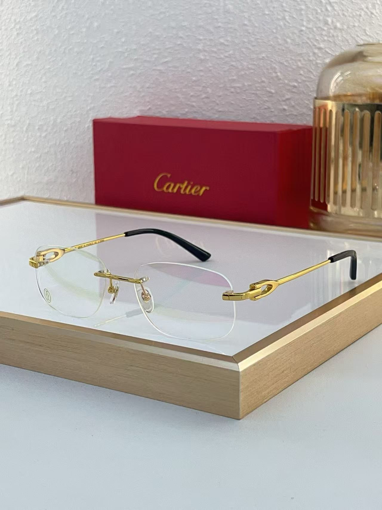 Ca*t1er glasses
