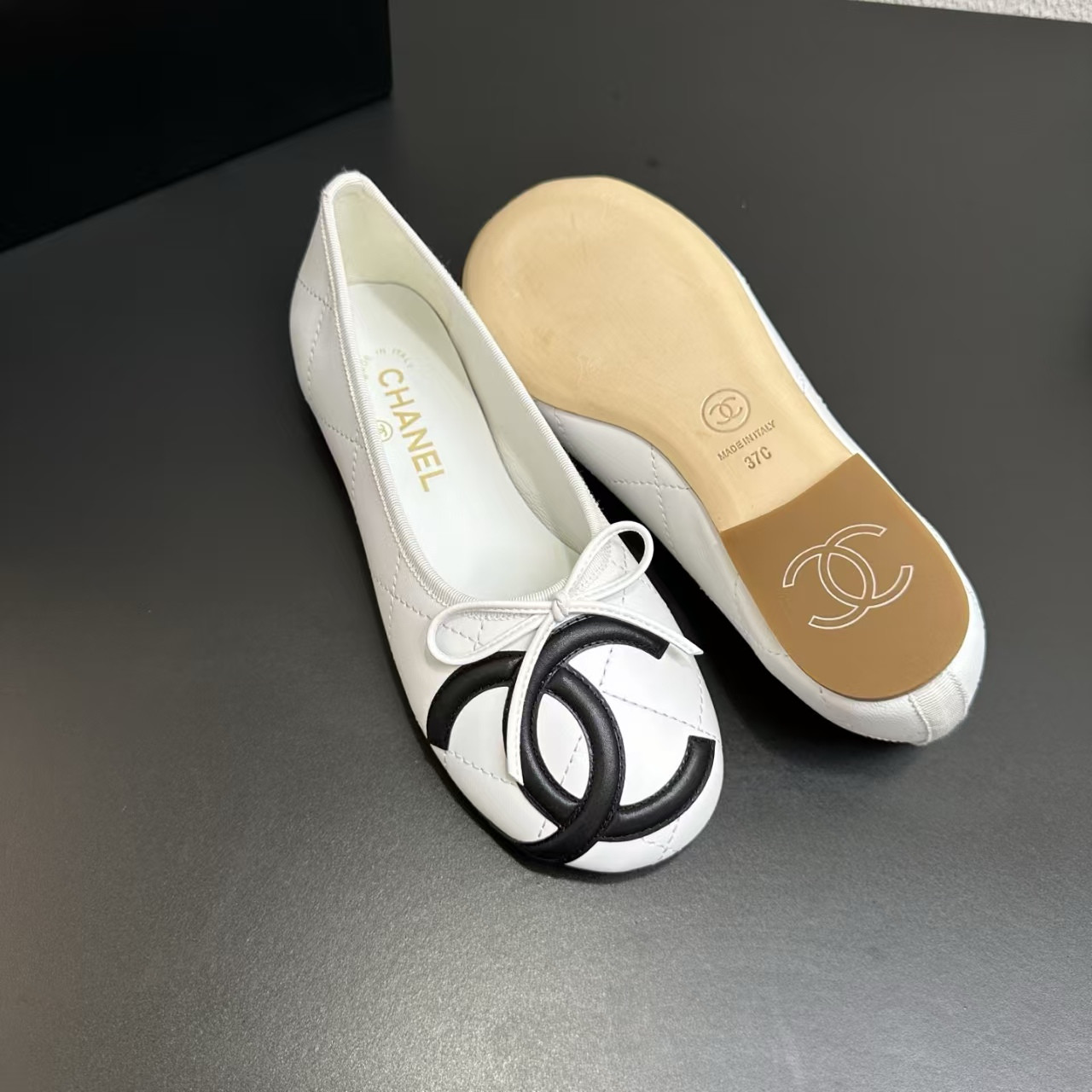 ua Ch**el ballet flat