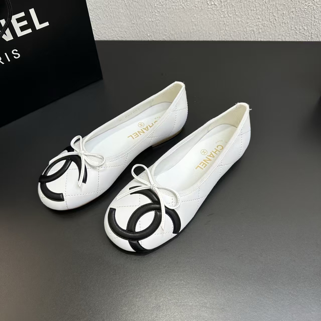ua Ch**el ballet flat