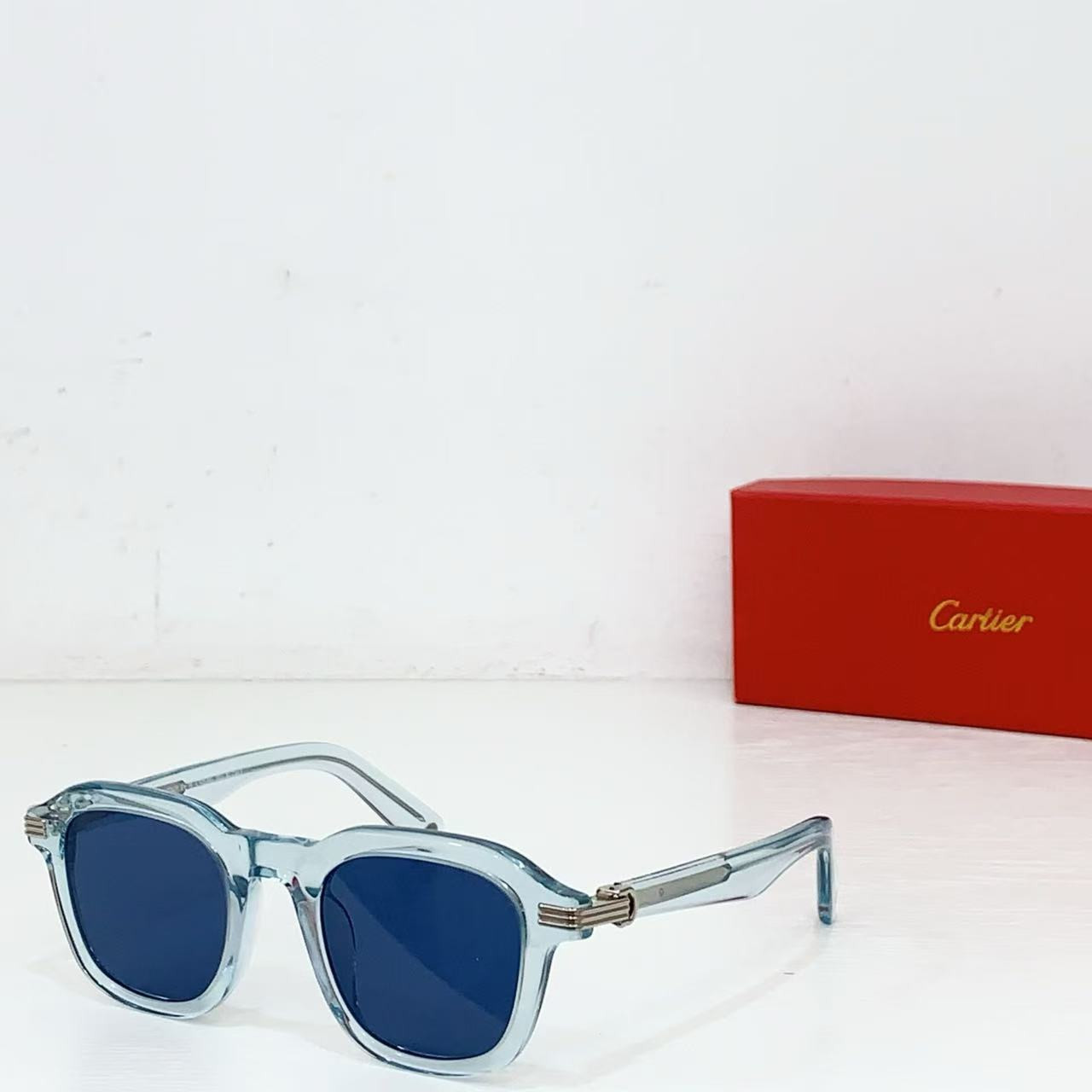 Ca*t1er glasses