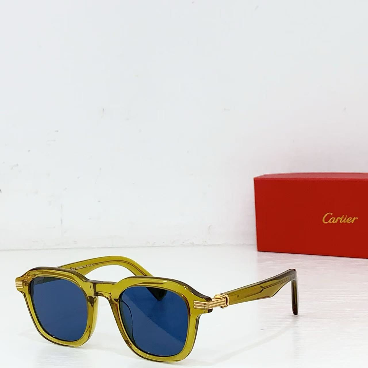 Ca*t1er glasses