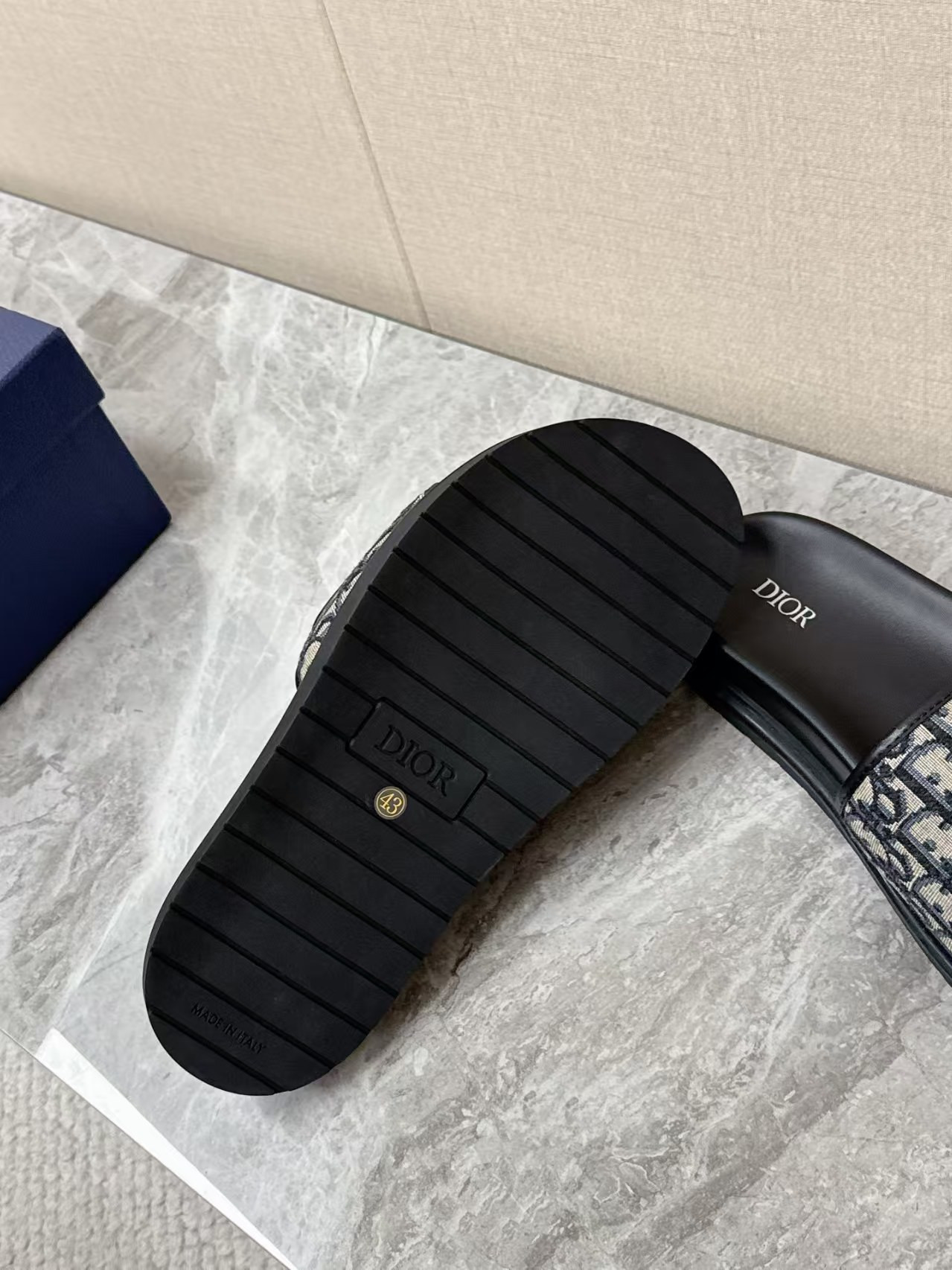 ua D10r aqua sandal
