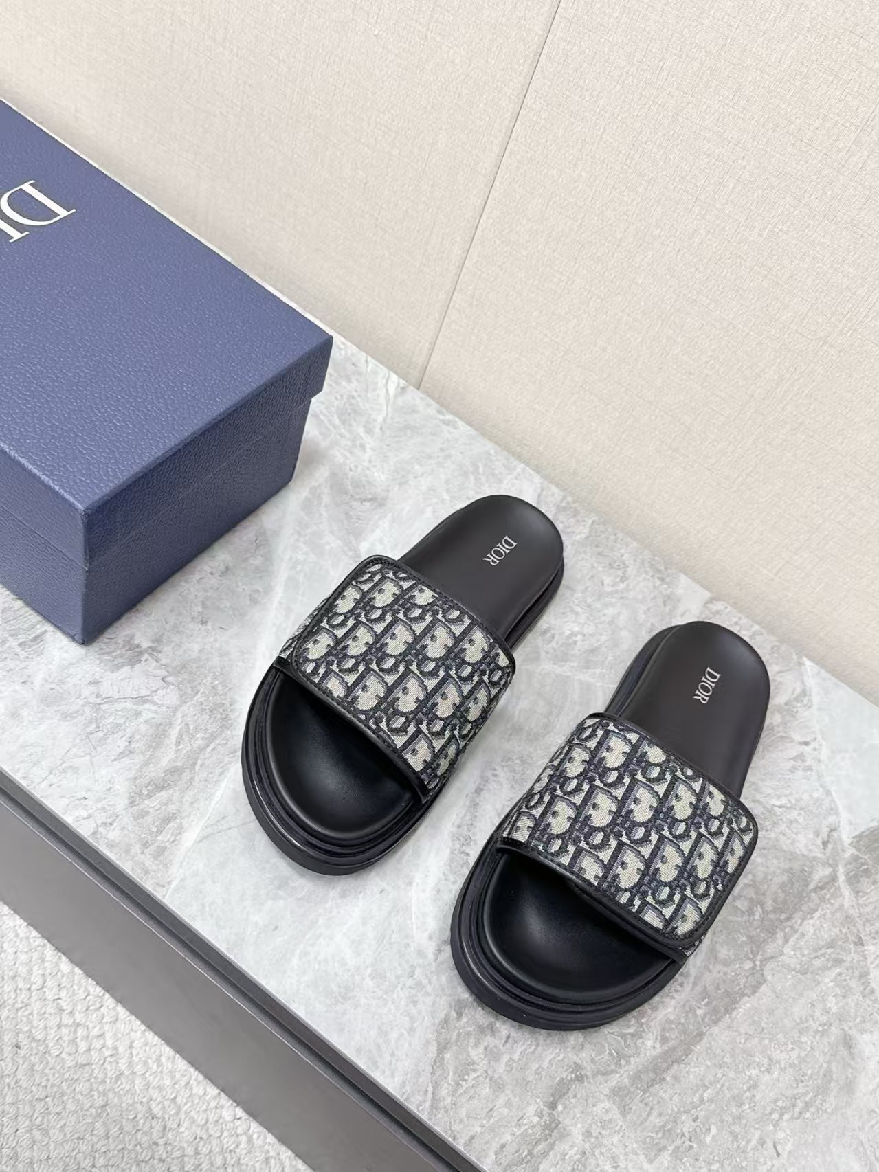 ua D10r aqua sandal