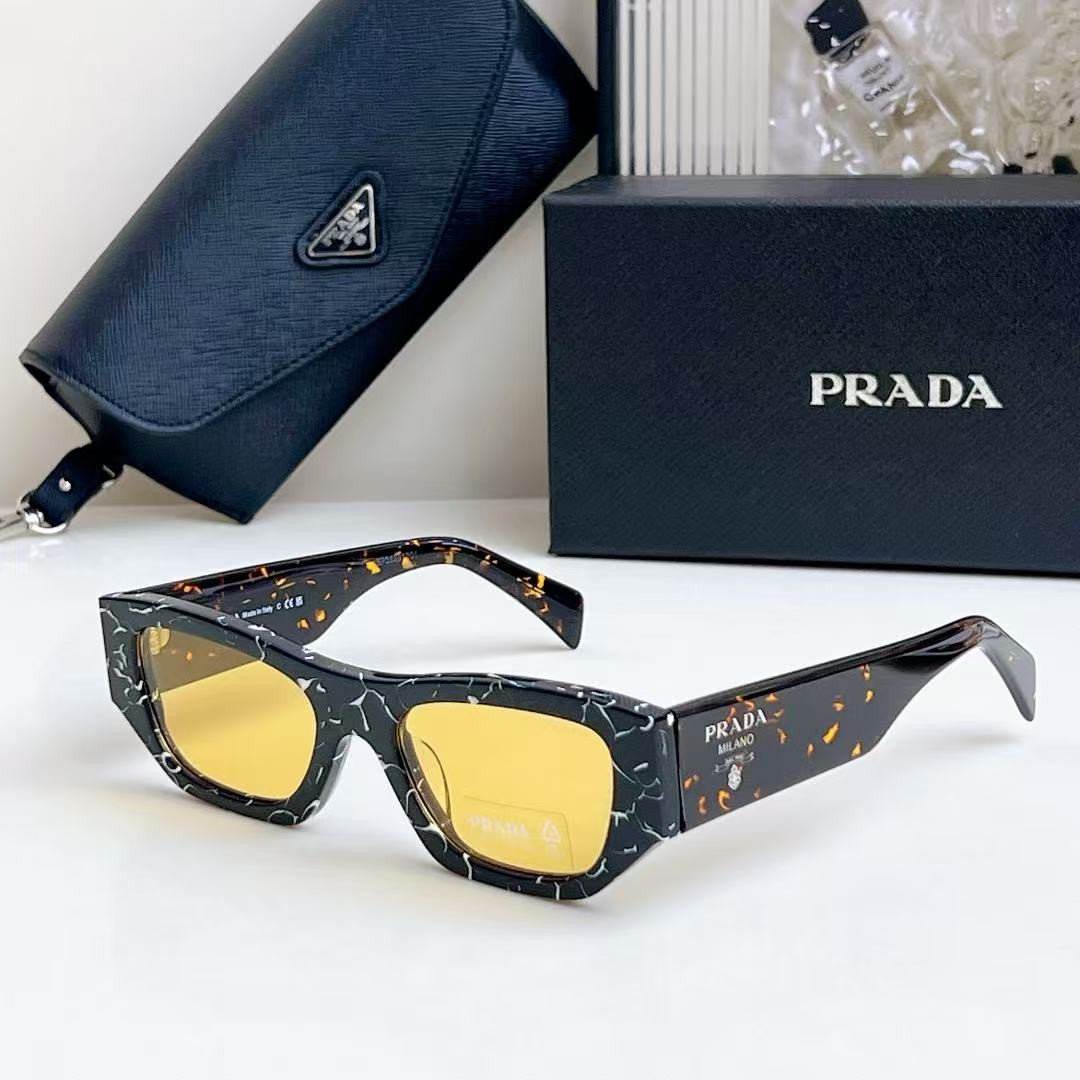 Pra*a glasses
