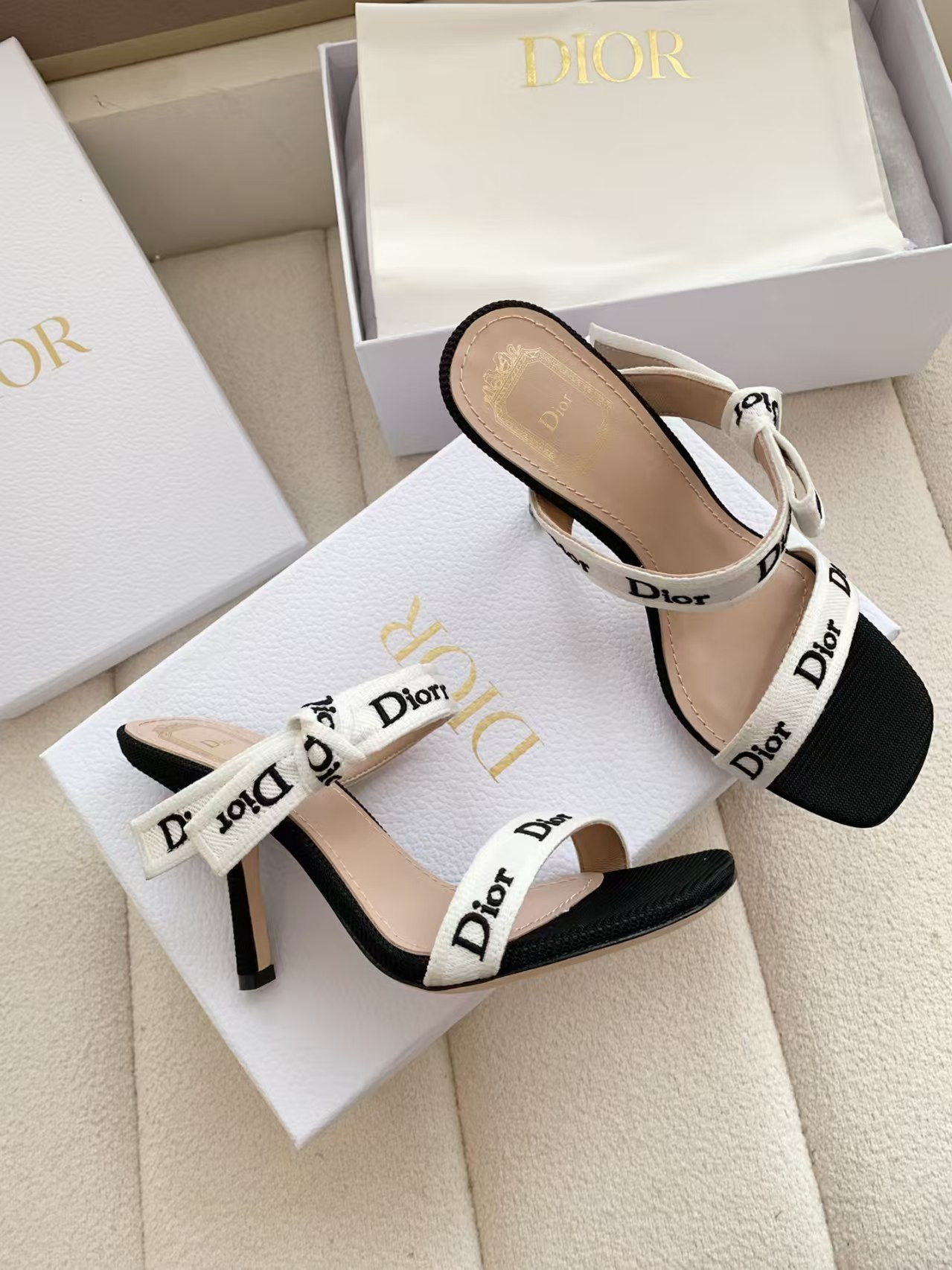 ua D10r heeled sandal