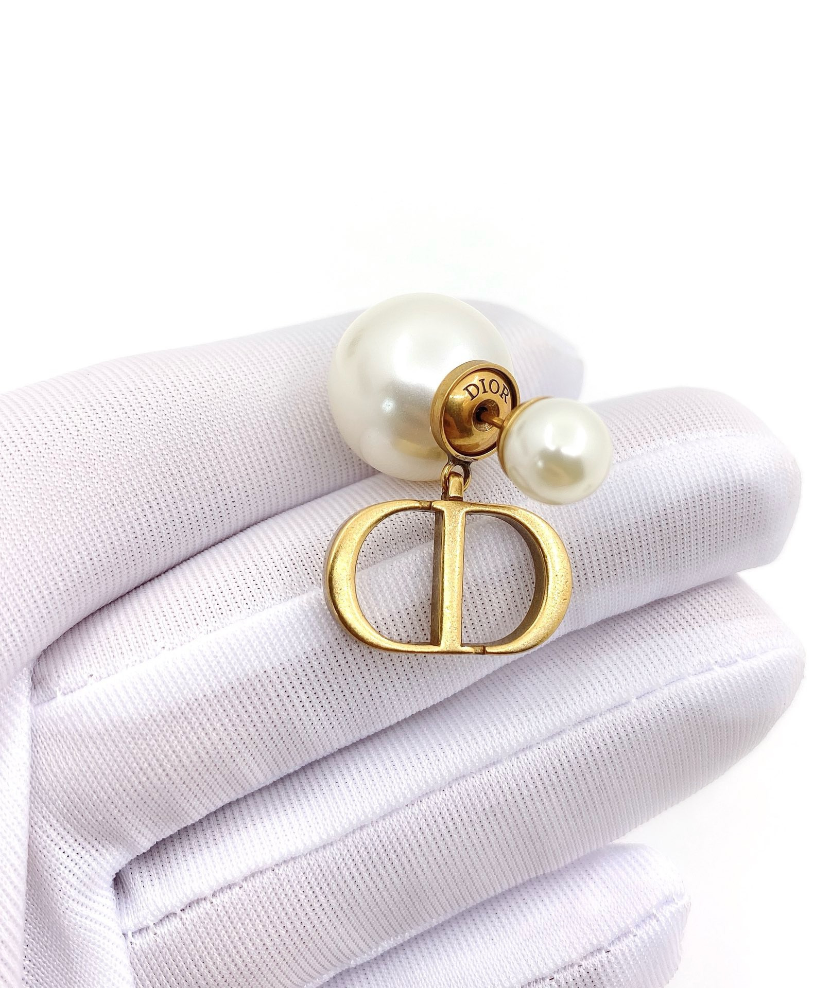 D10r earrings