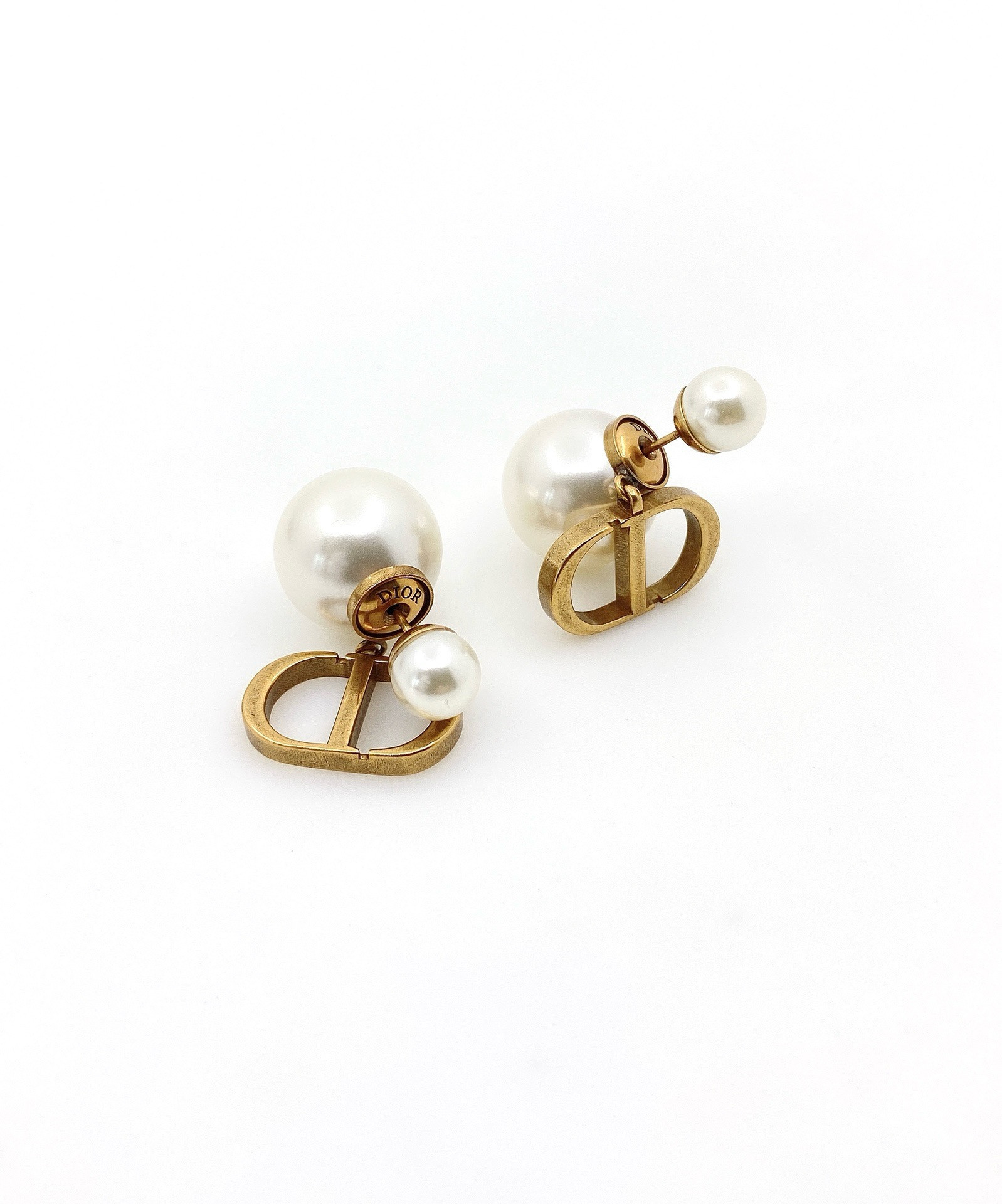 D10r earrings