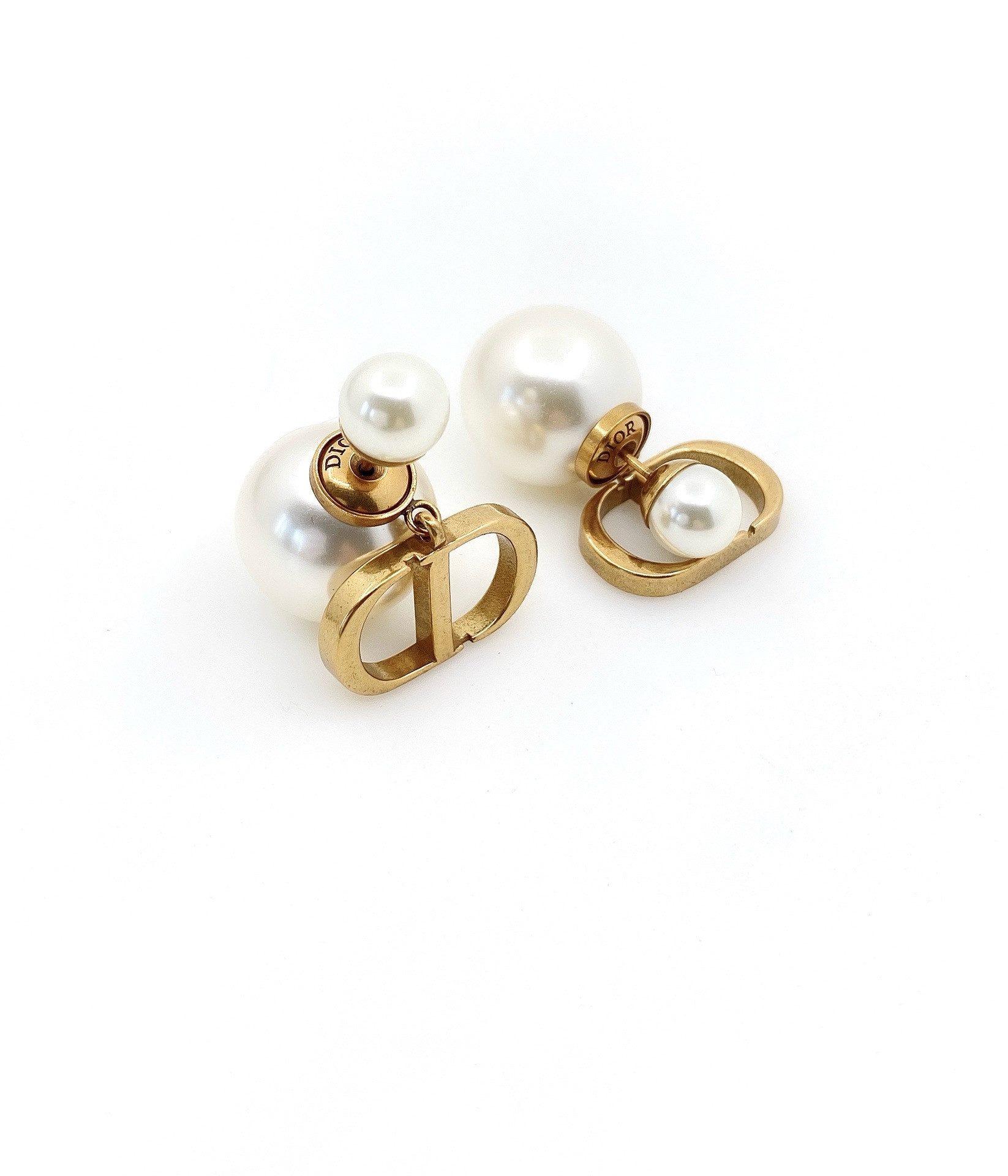 D10r earrings
