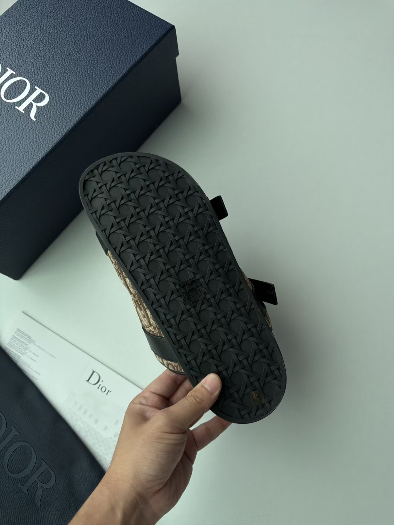 ua D10r aqua sandaal