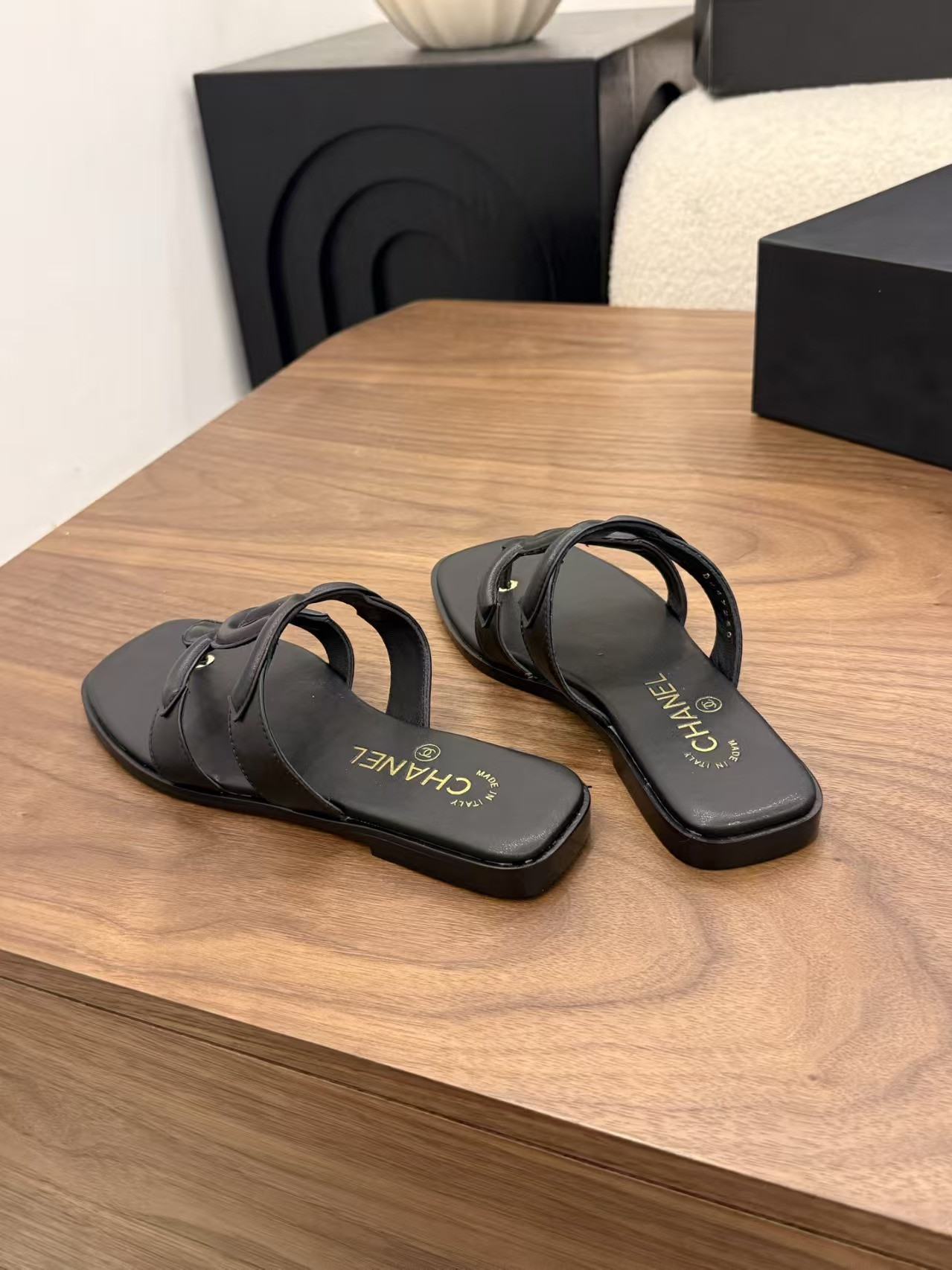 UA Chanel Slides