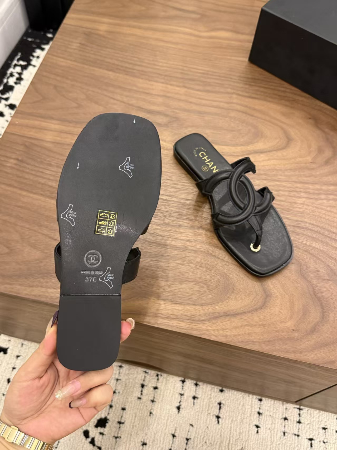UA Chanel Slides