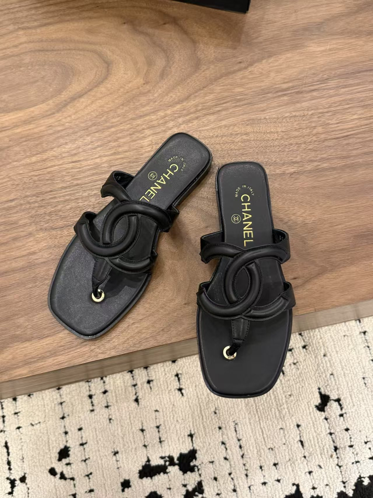 UA Chanel Slides