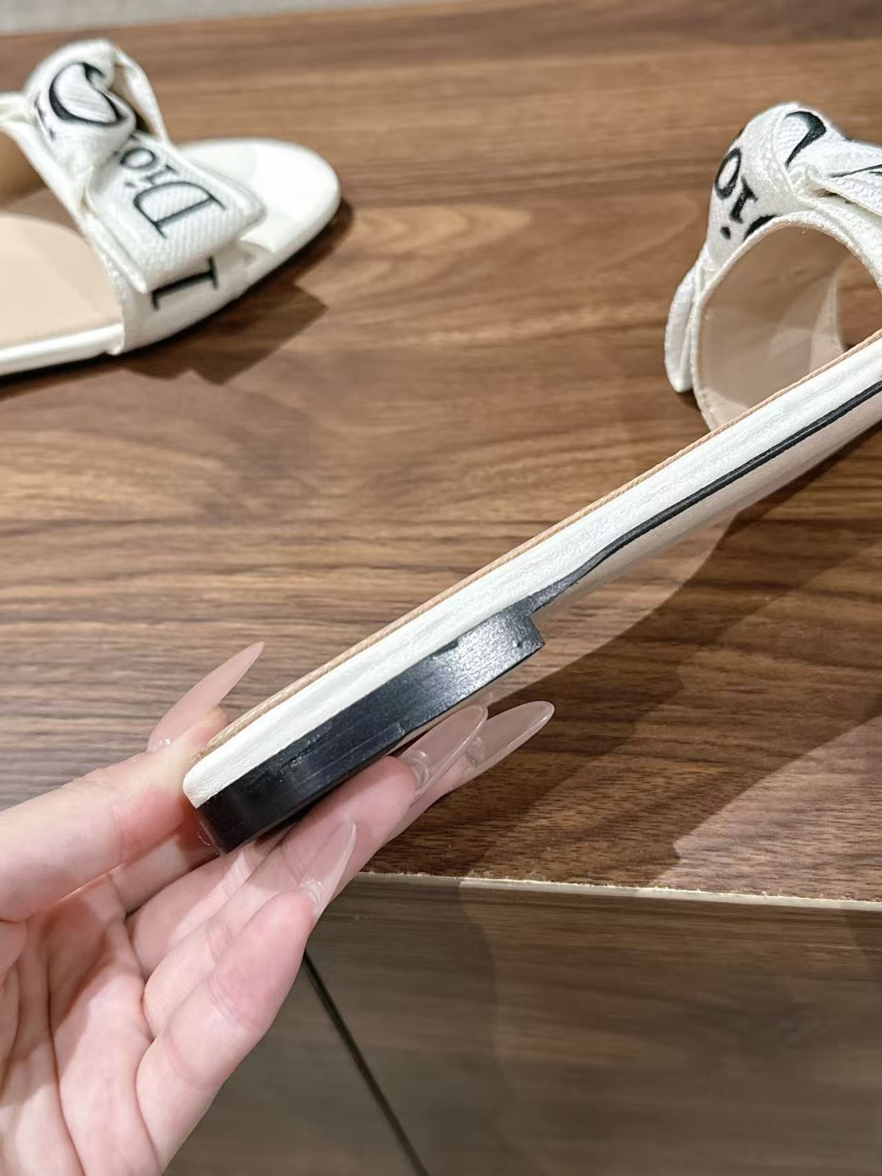ua D10r j