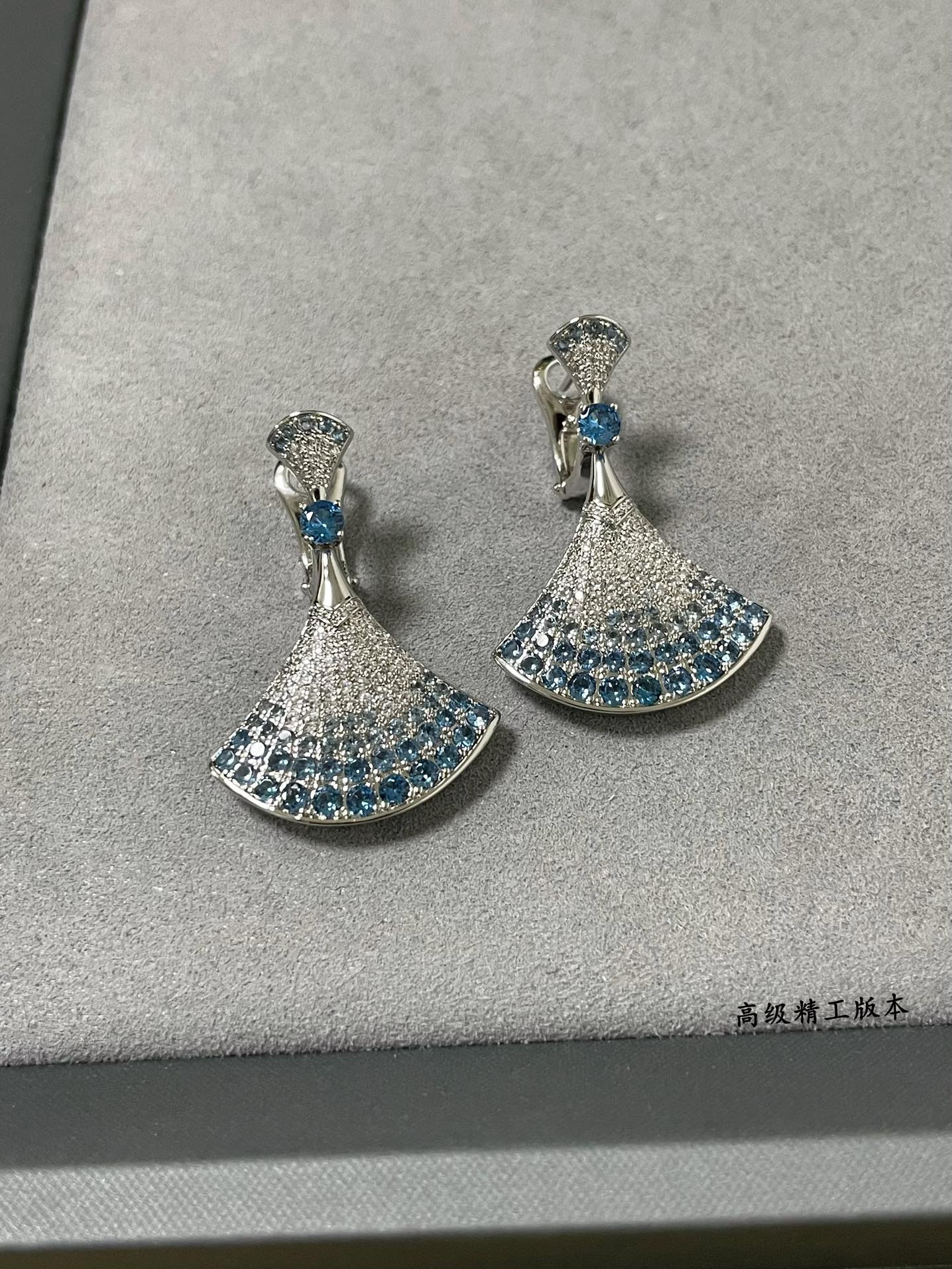 Bv1g*ai Gradient fan-shaped skirt Earrings