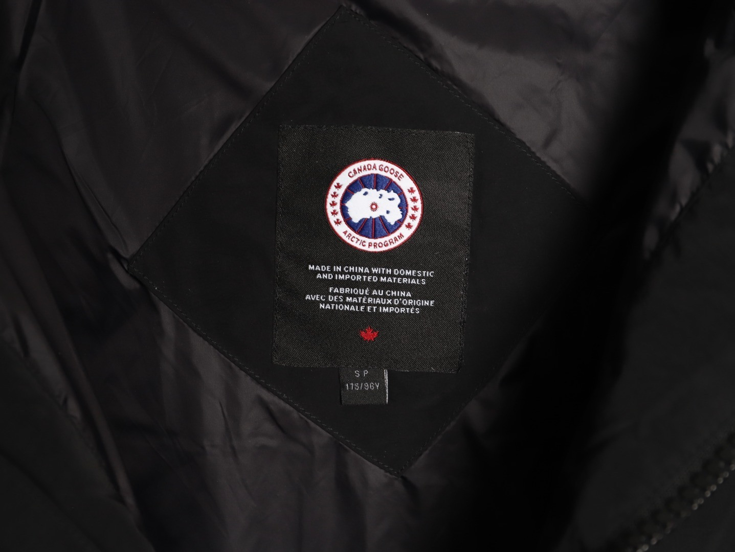 Can*a G00se Short Puffer jacket