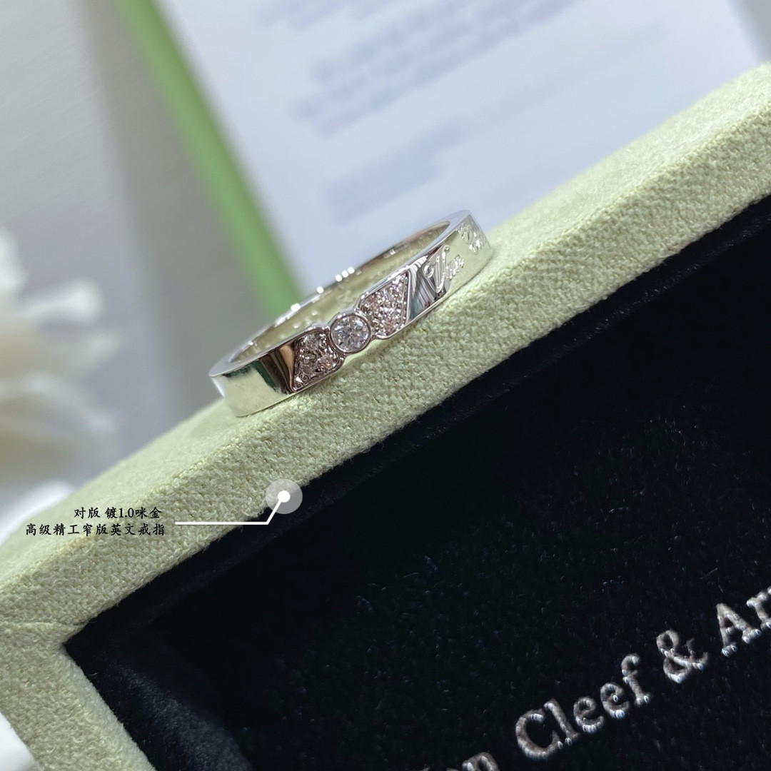 V*n Cl**f & Arpels Narrow English Ring