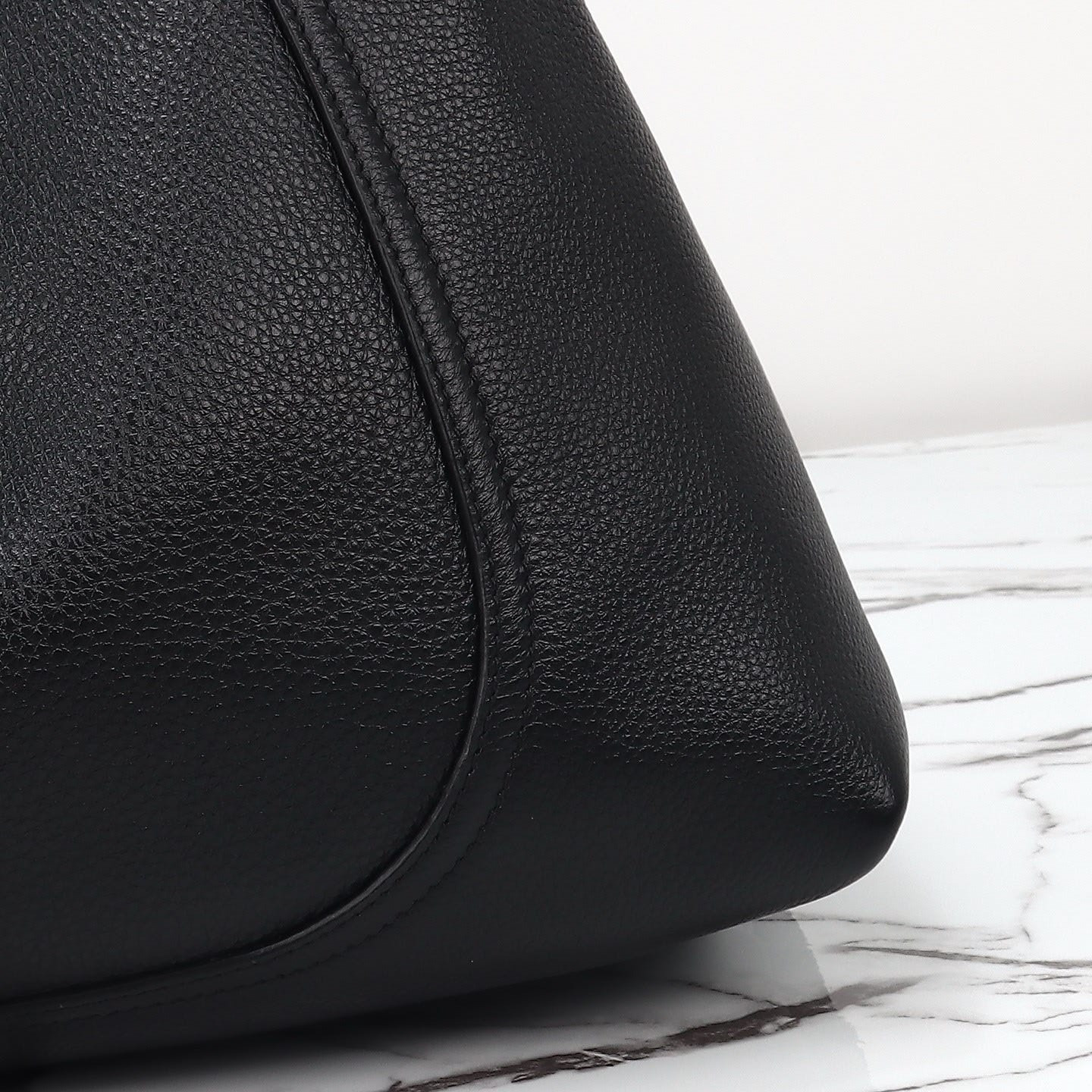 Gvc*1 softbit maxi shoulder bag black 46x26x16cm