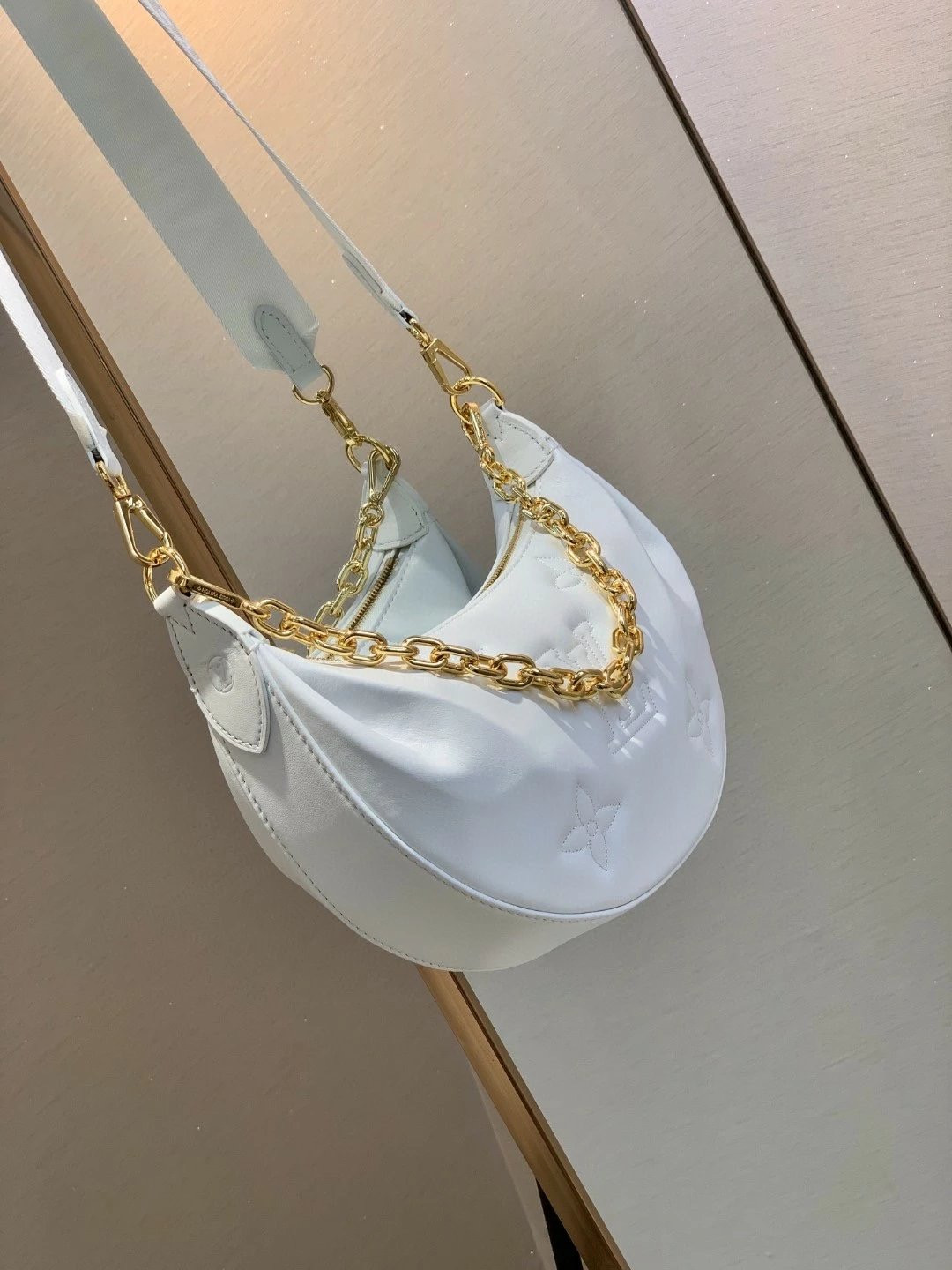 LV OVER THE MOON M59959