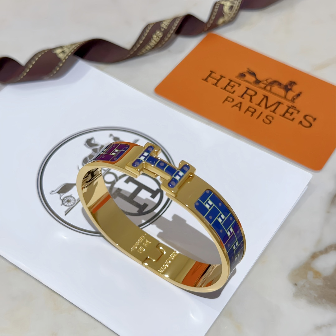 H**me5 enamel bracelet