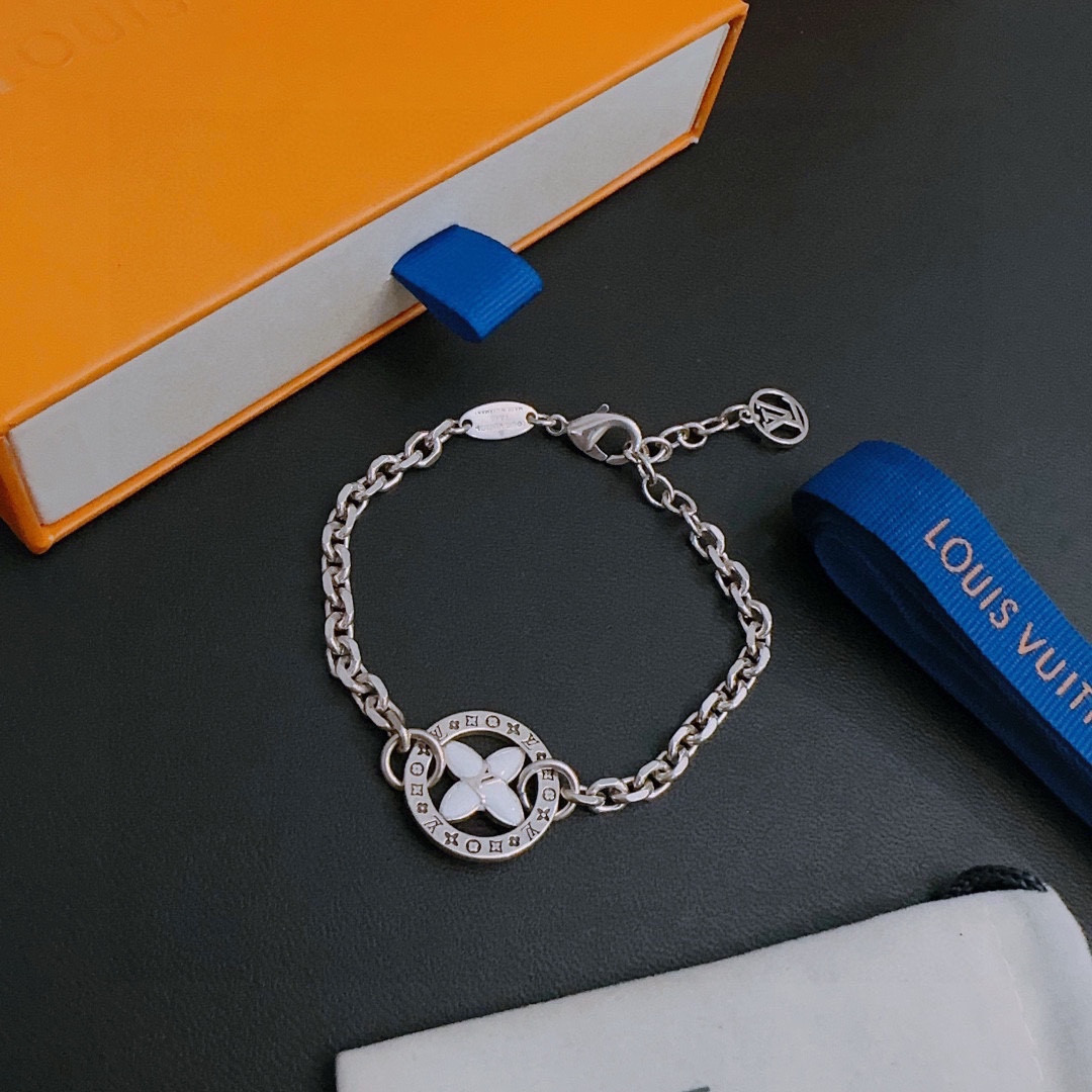 L0vis Vvtt0n Bracelet