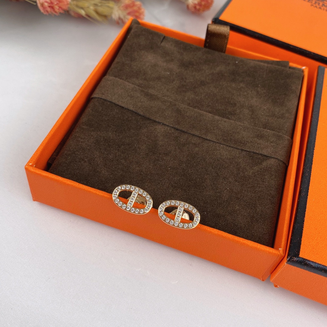 H**me5 Fully D1am0nd-Encrusted H Stud Earrings