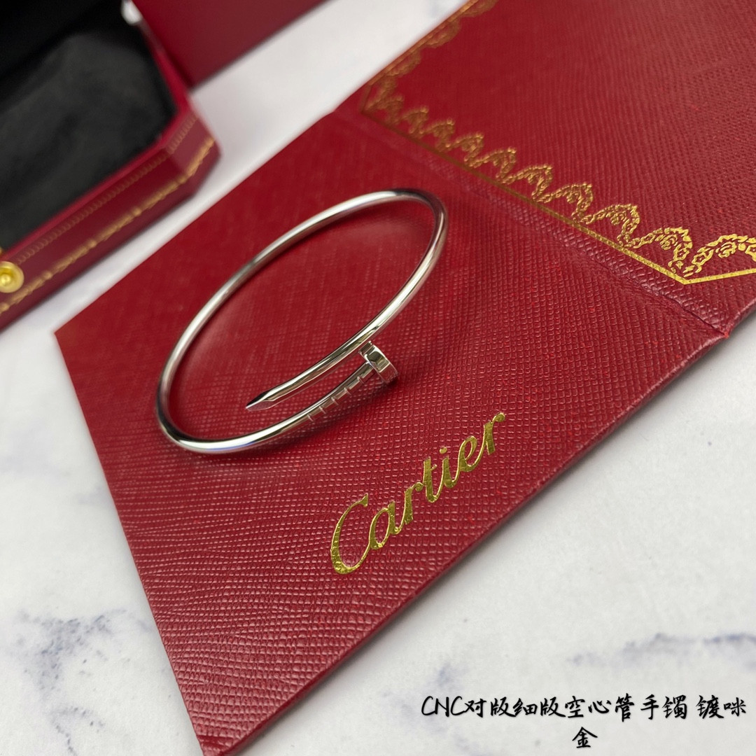 Ca*t1er Thin Hollow Tube Polished Nail Bracelet