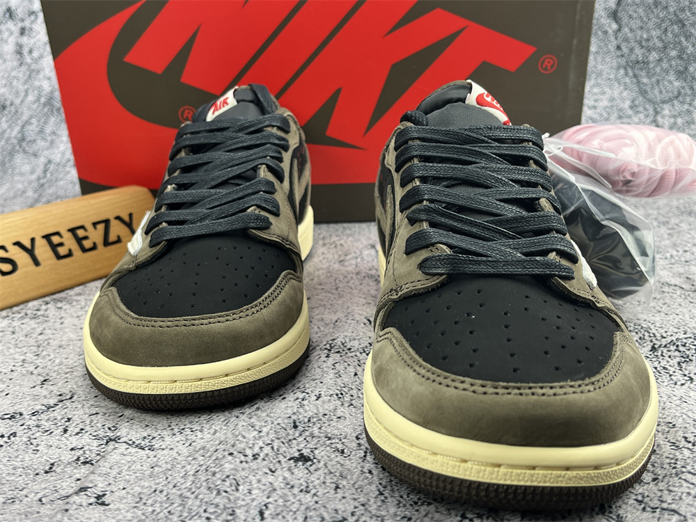 UA TRAVIS SCOTT X AIR JORDAN 1 LOW