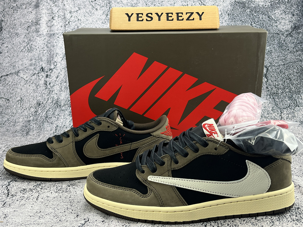 UA TRAVIS SCOTT X AIR JORDAN 1 LOW
