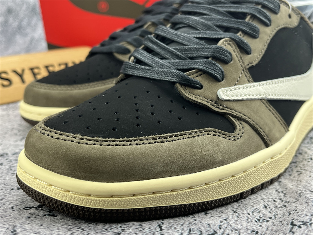 UA TRAVIS SCOTT X AIR JORDAN 1 LOW